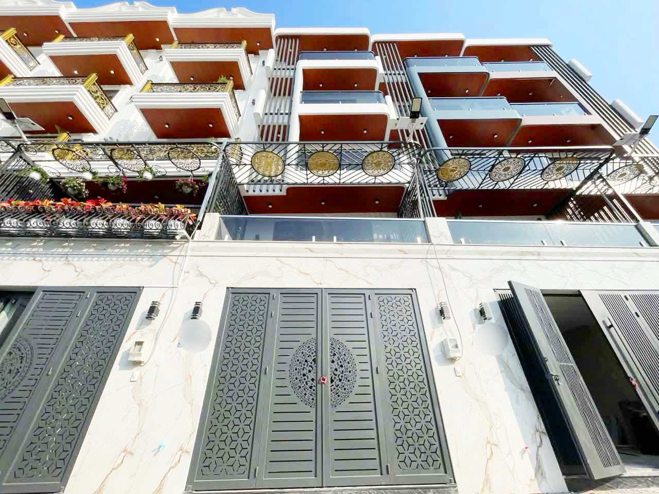 DÃY NHÀ PHỐ ĐƯỜNG TÂN KỲ TÂN QUÝ P. BÌNH HƯNG HÒA – NHÀ MỚI ĐẸP, Ở NGAY