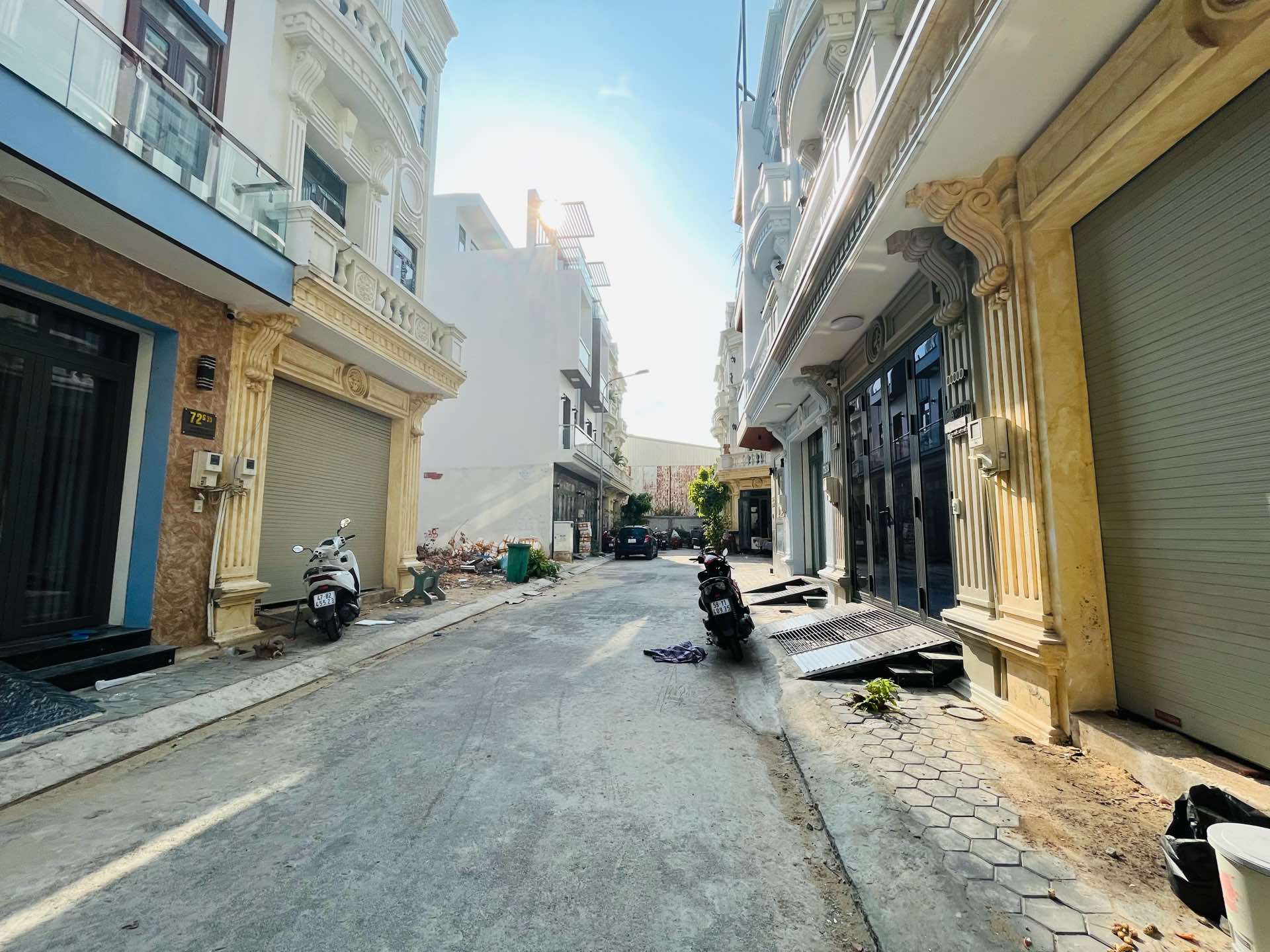 Nhà hẻm Nguyễn Văn Yến, Tân Phú, 4.8x12.nhà 2 lầu sân thượng mới keng