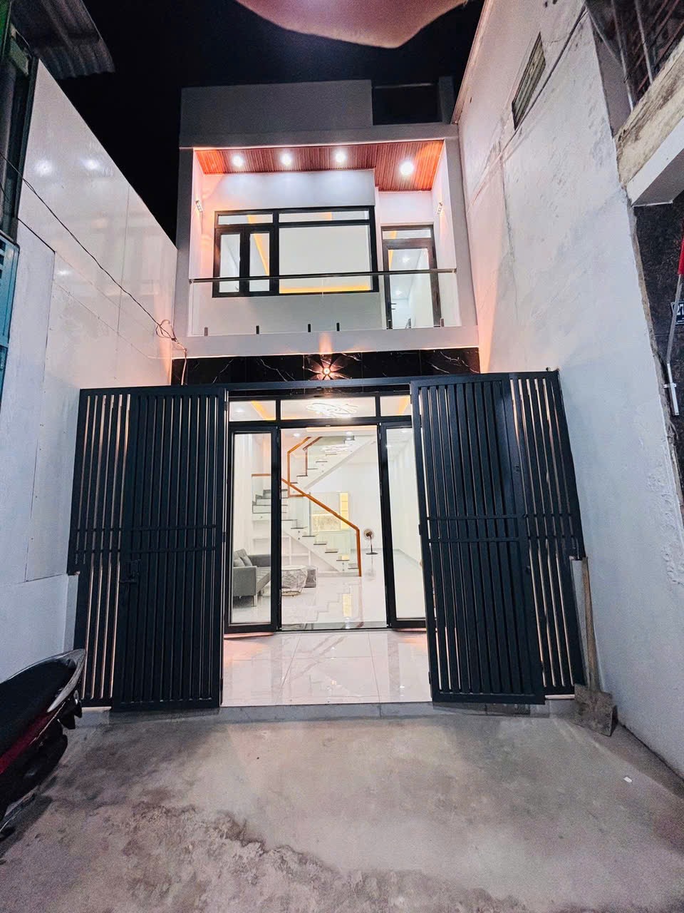 Nhà xây mới DT bề thế 4,2x12,2 chỉ 4T86 thích hợp cho thuê hoặc giữ tài sản,nội thất đầy đủ