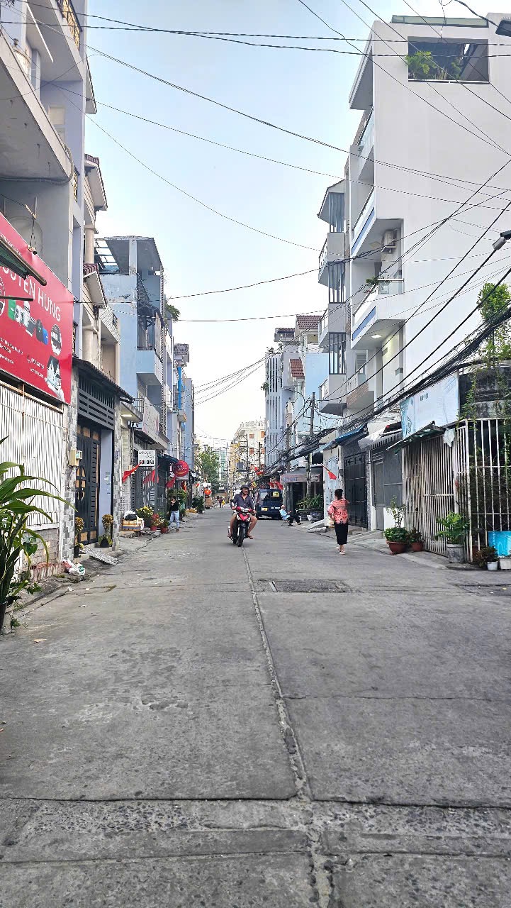 SÁT MẶT TIỀN LÊ VĂN QUỚI – HẺM 6M THÔNG – CHỈ 5.55 TỶ, GIÁ CỰC TỐT! • Diện tích: 3 × 17m