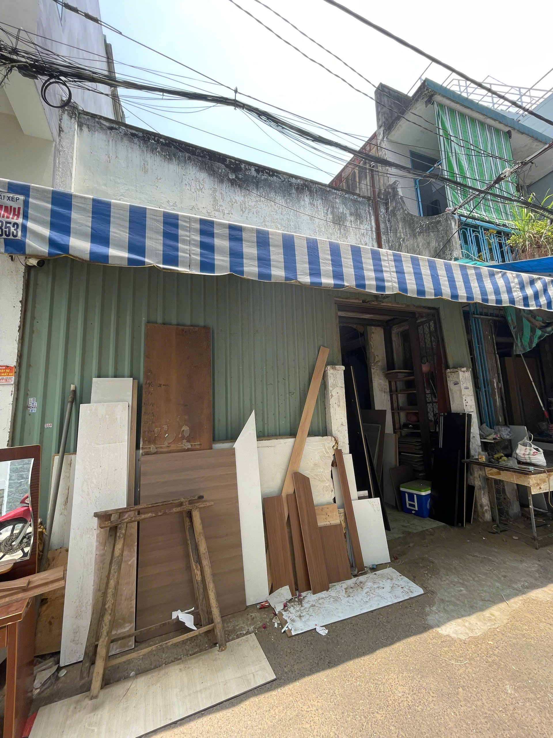 Nhà hẻm 4m sát mặt tiền đường Lũy Bán Bích - Dt: 5,4mx8m cấp 4 - Giá 5,85 Tỷ