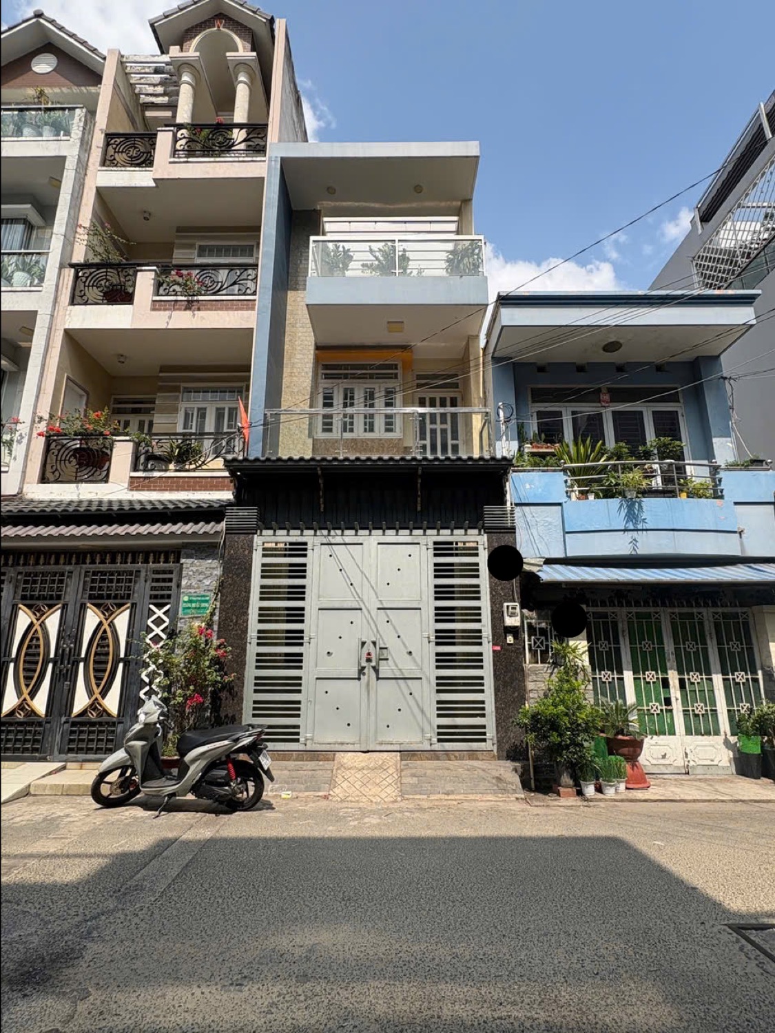 Nhà đẹp giá rẻ ,DT:4x16,6 / 2,5 tấm thích hợp cho thuê làm CHDV hoặc giữ tài sản , dọn vào ở ngay