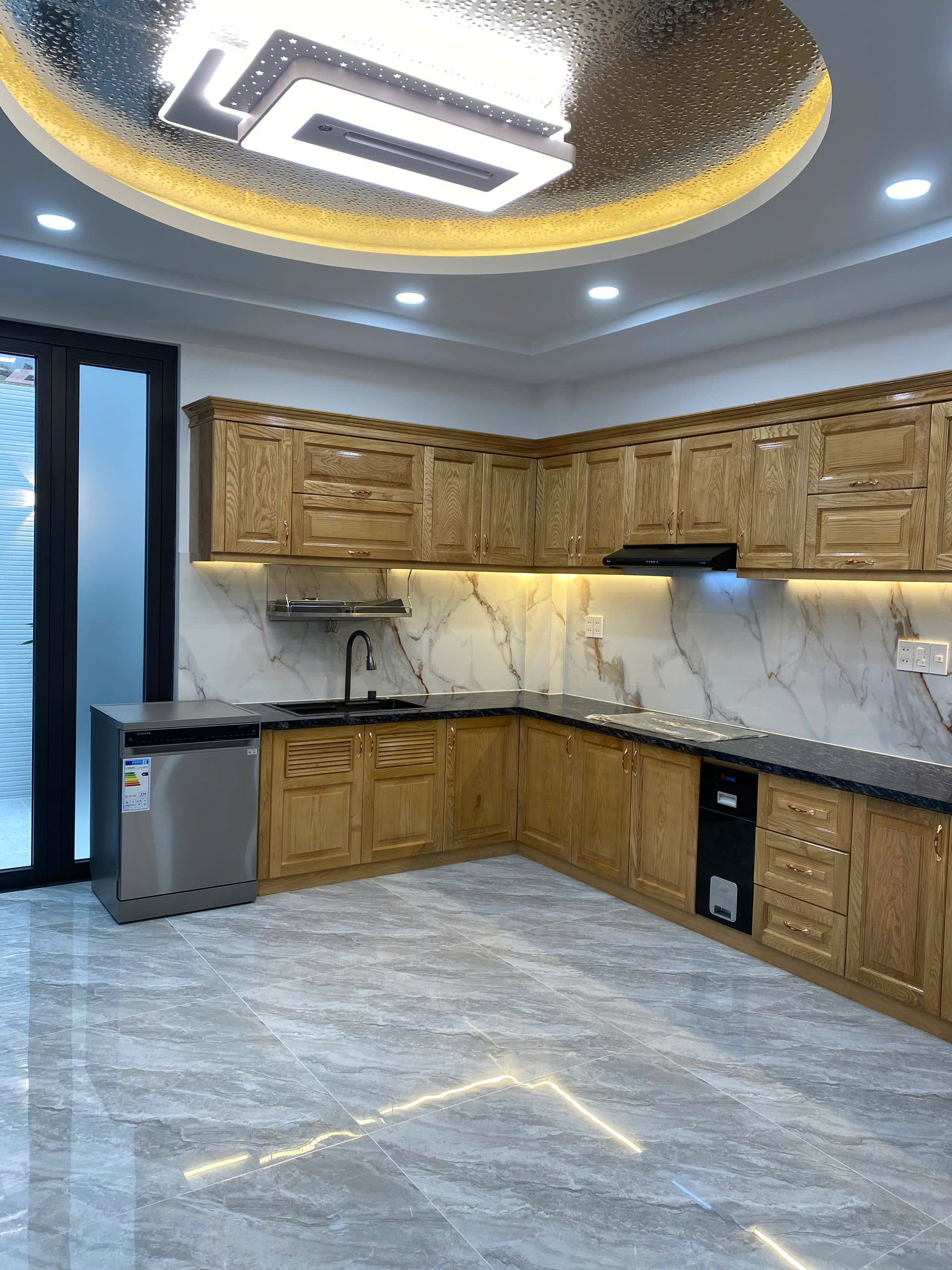 NỘI THẤT CAO CẤP-CÓ THANG MÁY-HẺM XE HƠI THÔNG VĂN CAO, DT: 4.7X17.1M, ĐÚC 4 TẤM, GIÁ: 13.8 TỶ