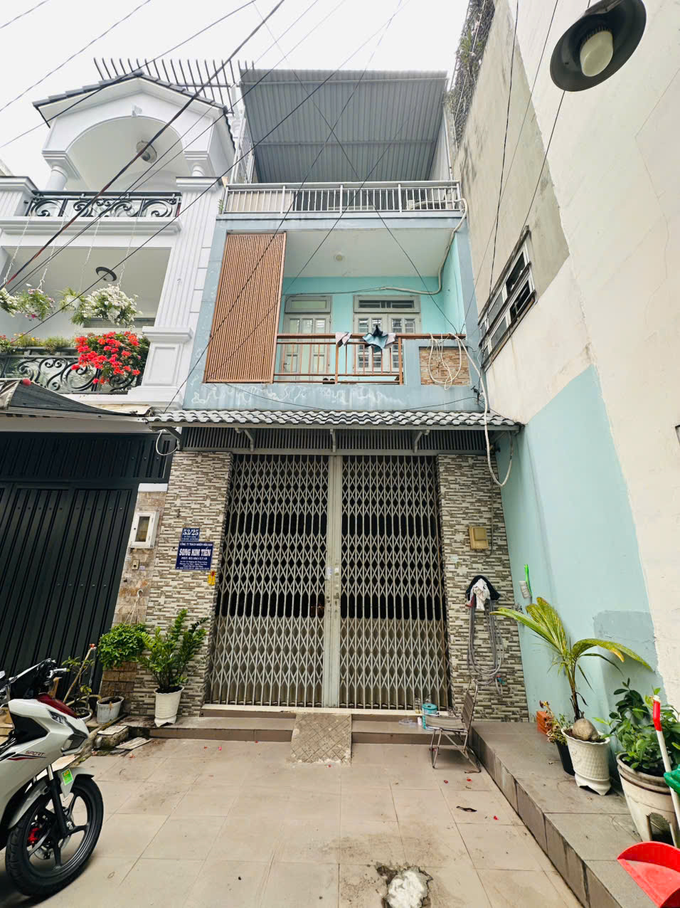 Bán nhà 1 lầu, đối diện Trường học, DT: 4.5x12, Giá: 6.4 tỷ tl