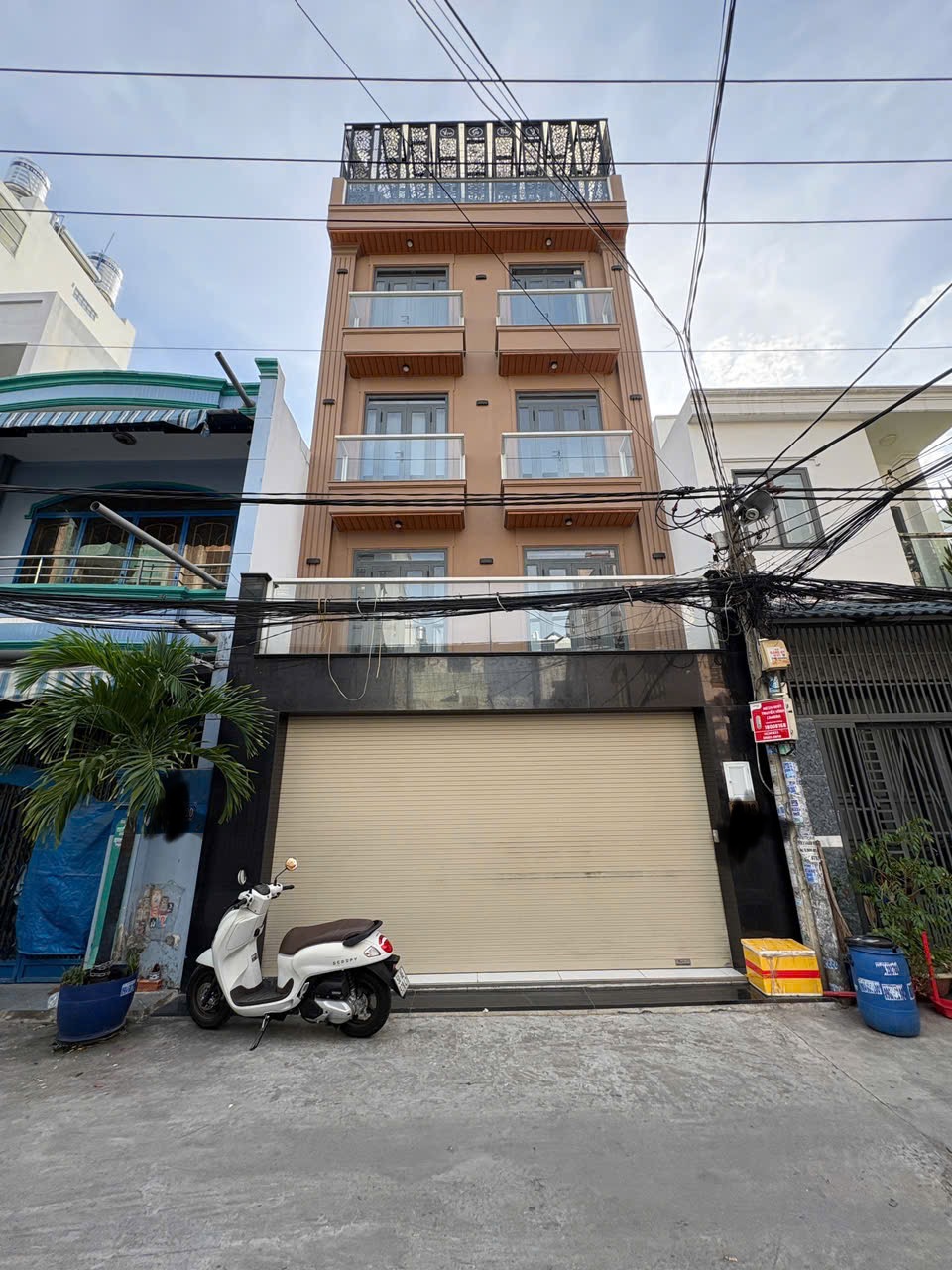 Nhà đẹp giá tốt thích hợp GĐ đông thành viên ,full nội thất thích vừa ở vừa KD CHDV siêu tiềm năng
