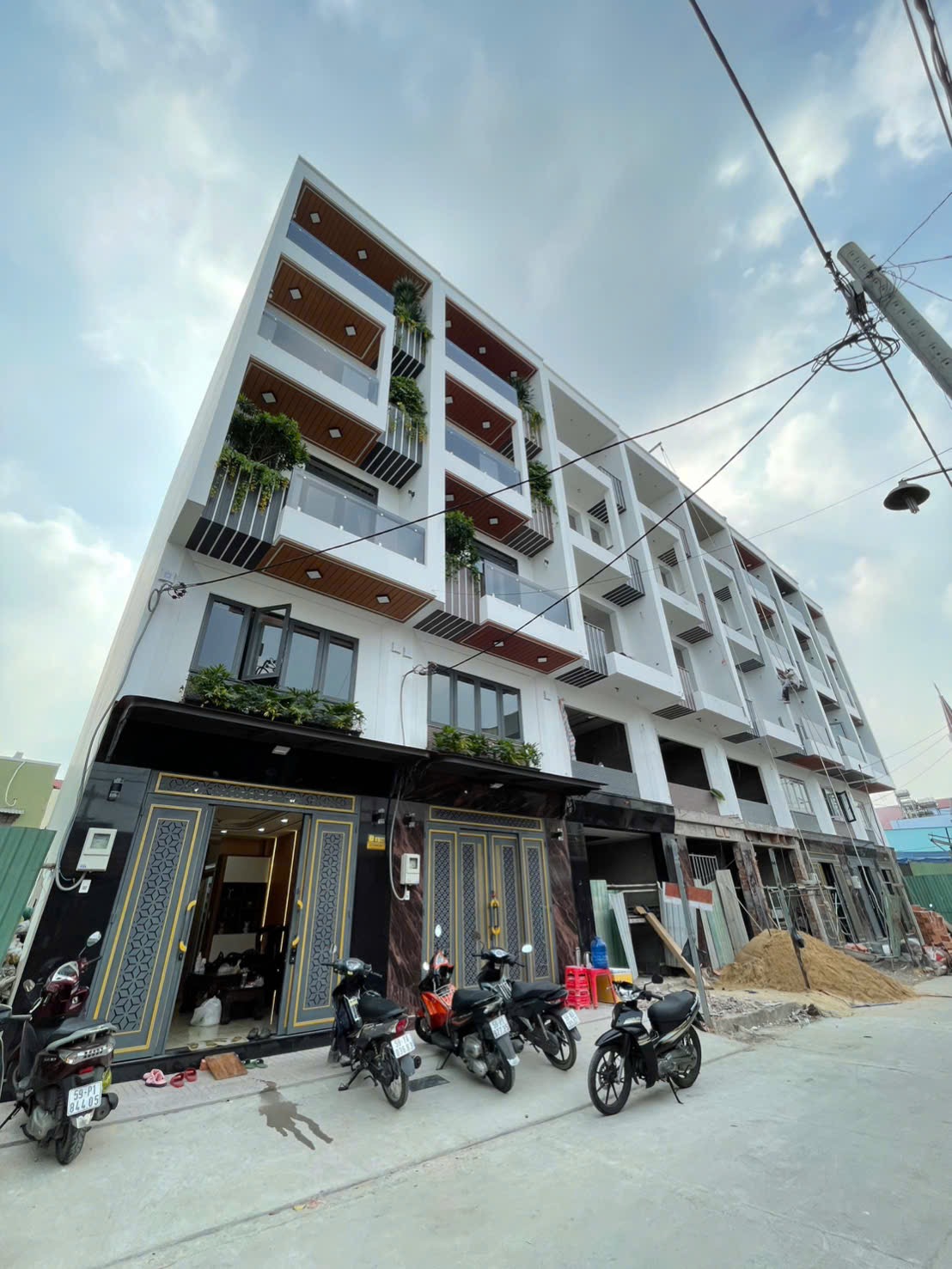 🔥DÃY NHÀ PHỐ LIỀN KỀ ĐƯỜNG LÊ TRỌNG TẤN CÓ THANG MÁY - 4X17M - TRỆT LỬNG 3 LẦU FULL NỘI THẤT