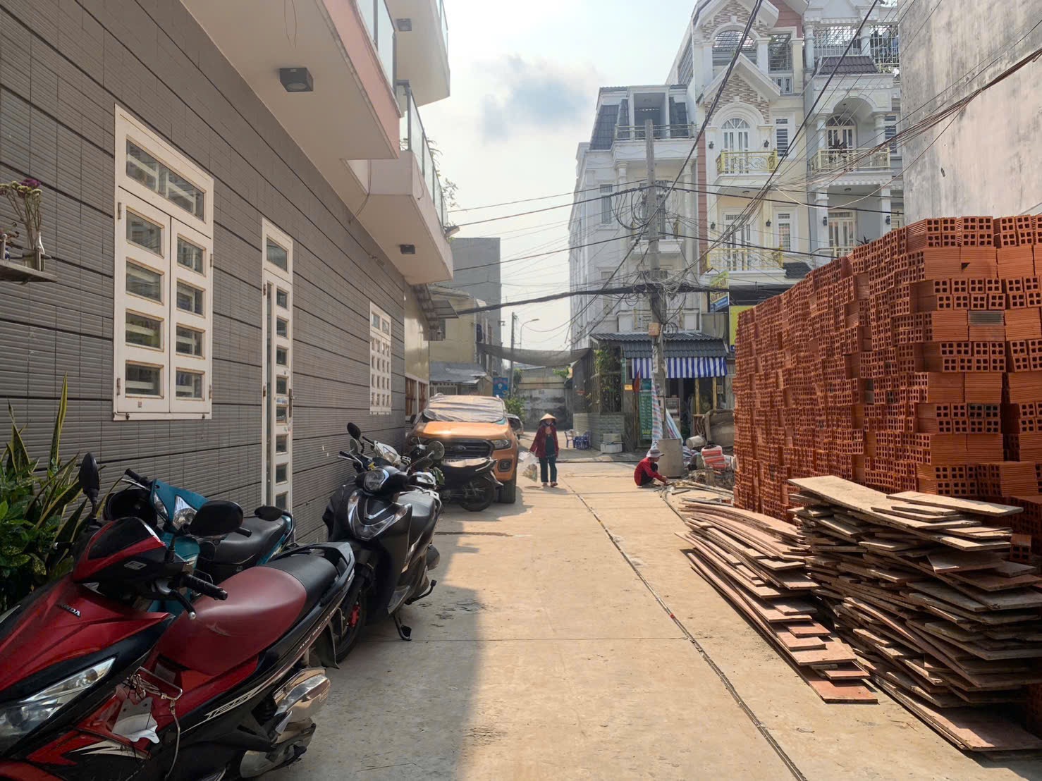 NHÀ 3 TẦNG + ST HƯƠNG LỘ 2 – HẺM 6M – GIÁ 6.48 TỶ! • Diện tích: 4 × 13m (khuôn đất vuông vức)
