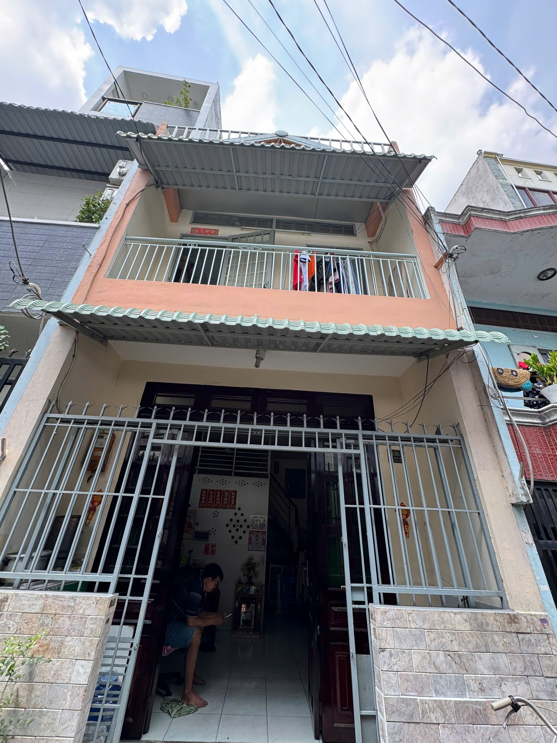Chủ ngộp bank cần bán gấp giá chỉ 3T8 TL,DT:4x8 hẻm nhựa xe hơi thông ,phù hợp với ở và giữ tài san