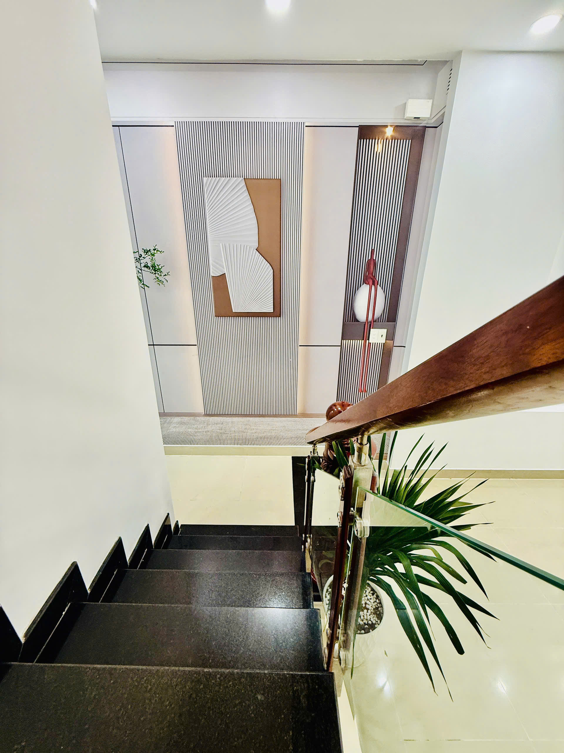 Bán nhà hẻm nhựa 6m đường lk 4-5, đúc 3 tấm, 4x15.5m, giá 5.45 tỷ TL.
