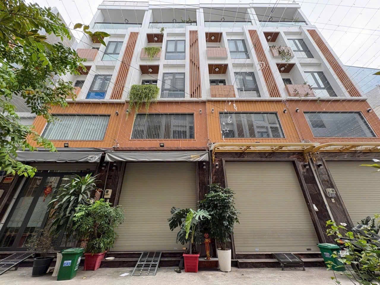 Nhà đẹp xây mới ĐBCT chỉ 6T6 full NT, DT:4x14 thích hợp GĐ đông TV để an cư và làm việc