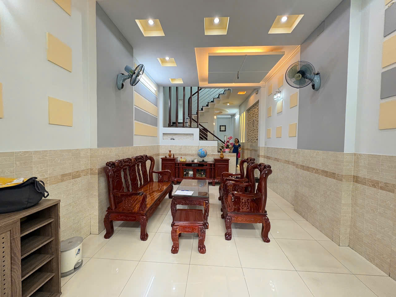 BÁN NHÀ 1/ LIÊN KHU 8-9 – Diện tích: 4m x 16m – Kết cấu: 1 trệt 2 lầu – Nhà tặng nội thất H5M