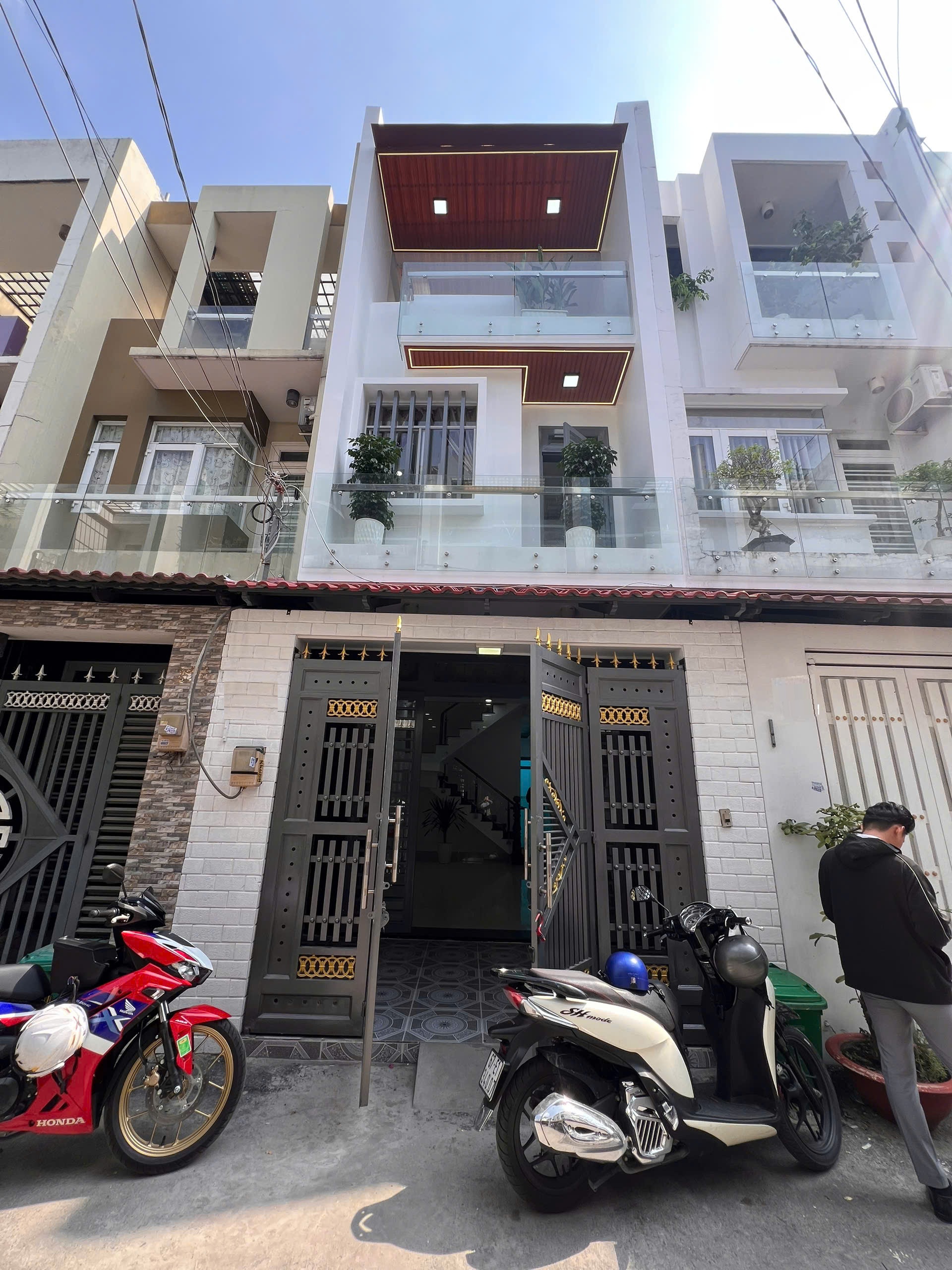 Nhà 2 lầu 3PN hẻm xe hơi Liên Khu 4-5, DT 4x16m, 2 lầu, giá 5.45 tỷ