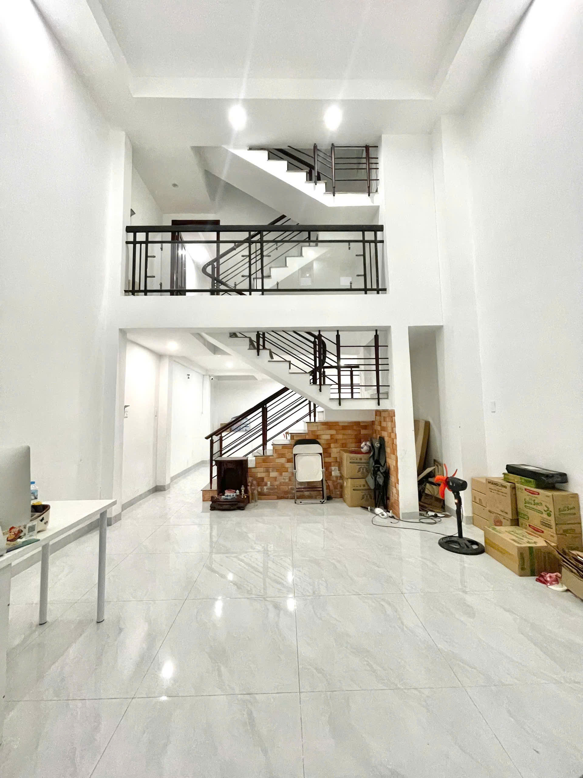 NHÀ ĐẸP NGAY CÔNG VIÊN NGUYỄN CỬU ĐÀM. DT:5X13M. 4 TẤM. GIÁ NHỈNH 9 TỶ
