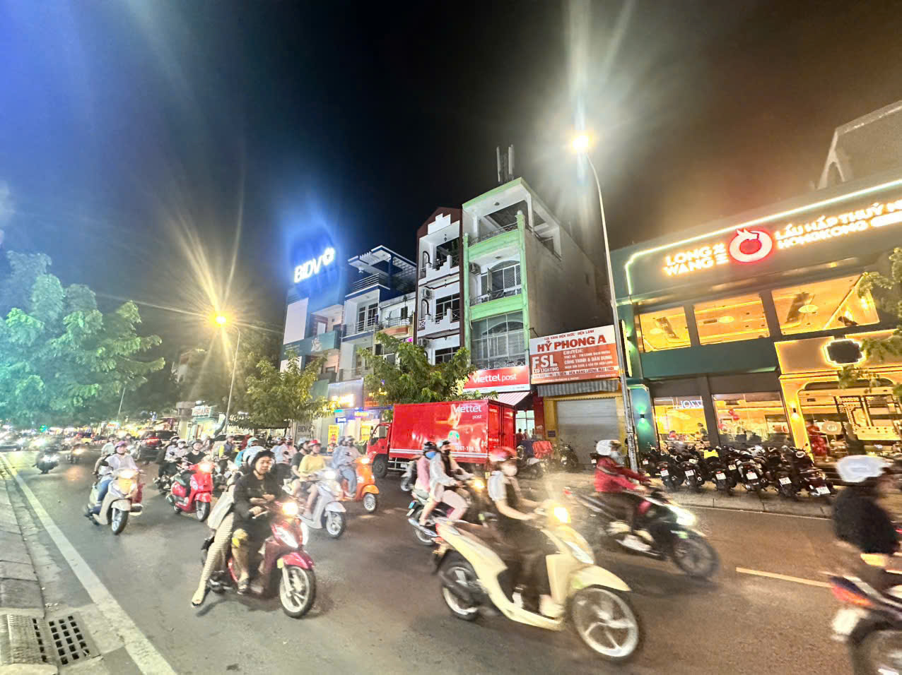 Bán nhà mặt tiền đường Tân Sơn Nhì, quận Tân Phú.