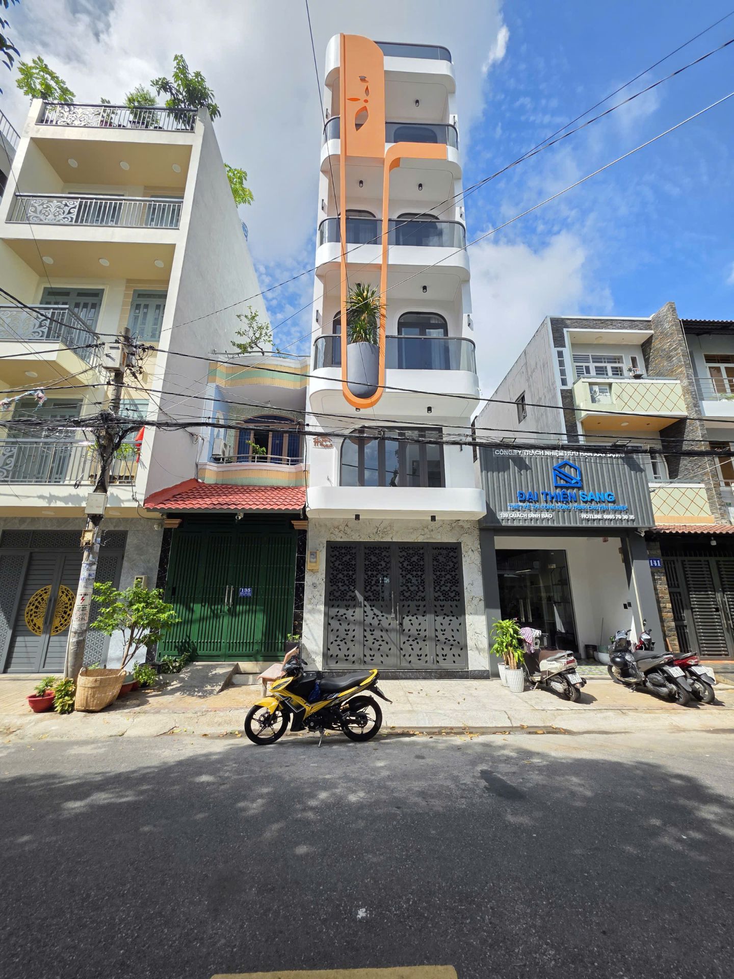 Bán nhà mặt tiền khu bàn cờ HỌ LÊ Dt: 4x19m 5 Tầng Giá 15,3 Tỷ - Nhà mới 100% vào ở ngay