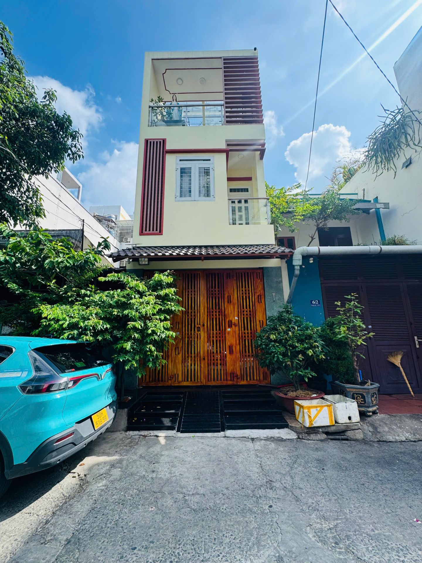 Nhà 3 Tầng Dt: 4x17m - Hẻm oto 8m - Giá 8,6 Tỷ , đường Phạm Quý Thích Ngay Chợ Tân Hương