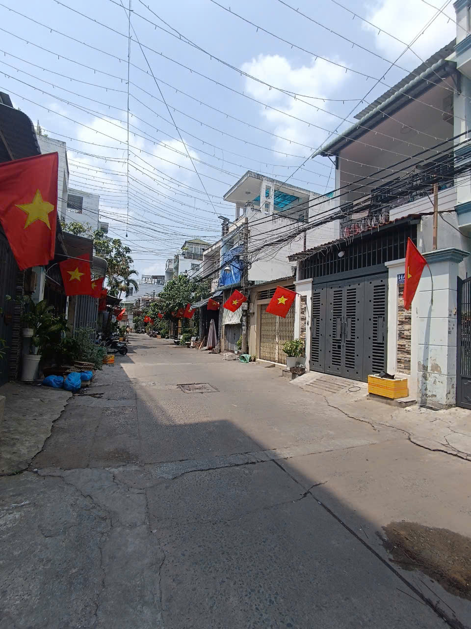 Bán Nhà Hầm Lửng 3 Lầu ST DT: 8x20.2m Hẻm 1/ Đường Nguyễn Quang Diêu, P. Tân Quý, Giá: 35.1 tỷ