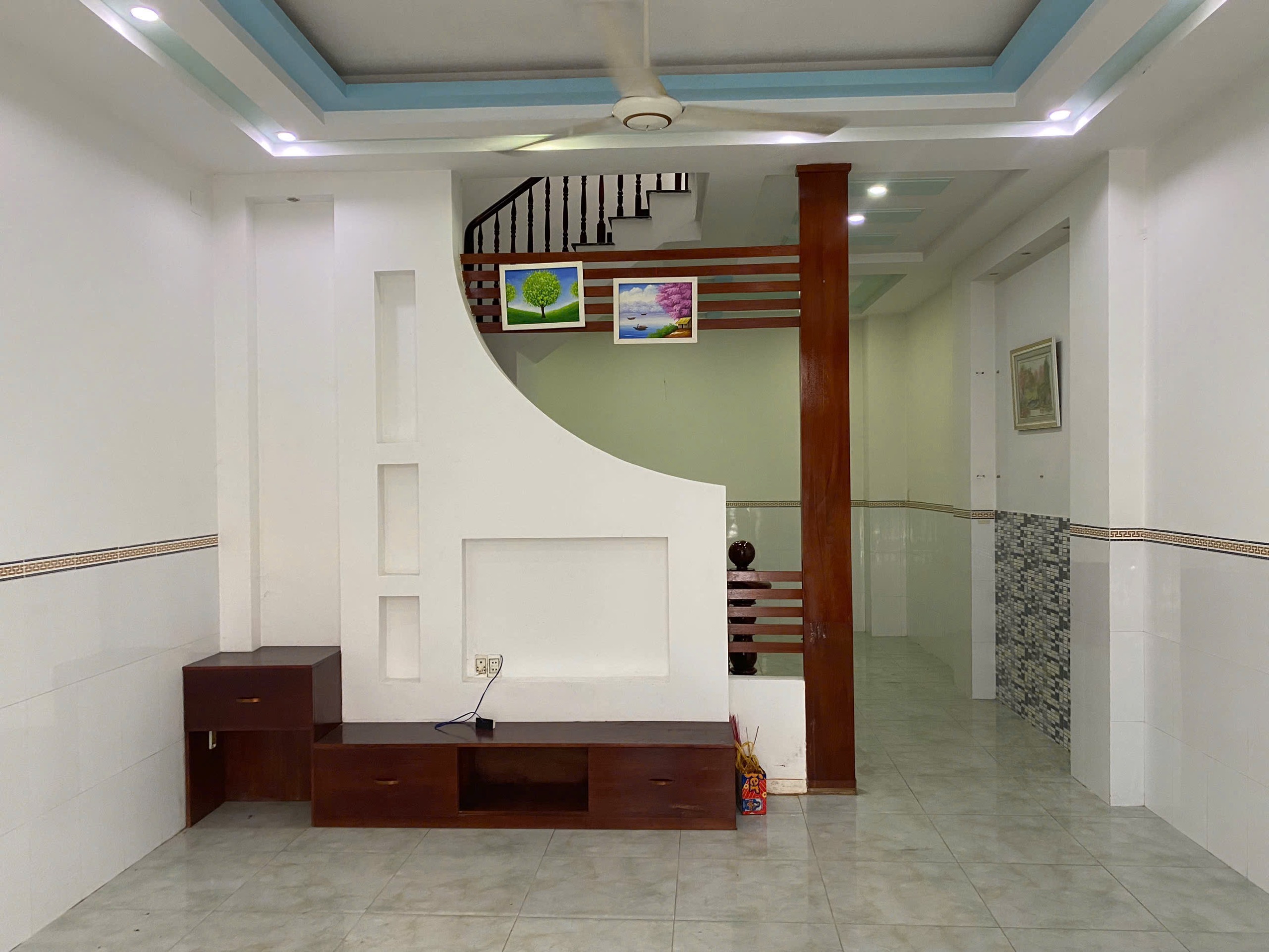 Nhà siêu bề thế DT:5x11,3 xây 3,5 tấm chỉ 5T2 thích hợp cho thuê hoặc ở an cư làm việc