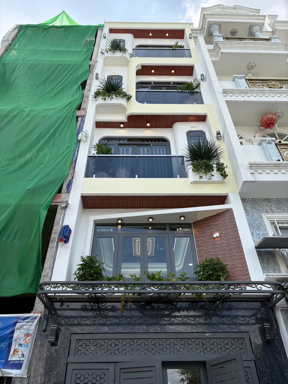 Nhà xây mới 100% hiện đại full nội thất , đúc 4,5 Tấm BTCT chỉ 8T6 TL ,phù hợp GĐ đông TV