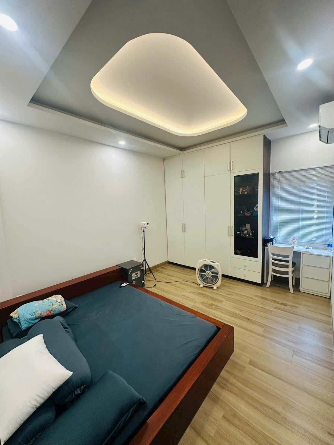 HẺM VÍP 143 GÒ DẦU DT: 5x12M ( 3 LẦU ST ) 10.9 TỶ