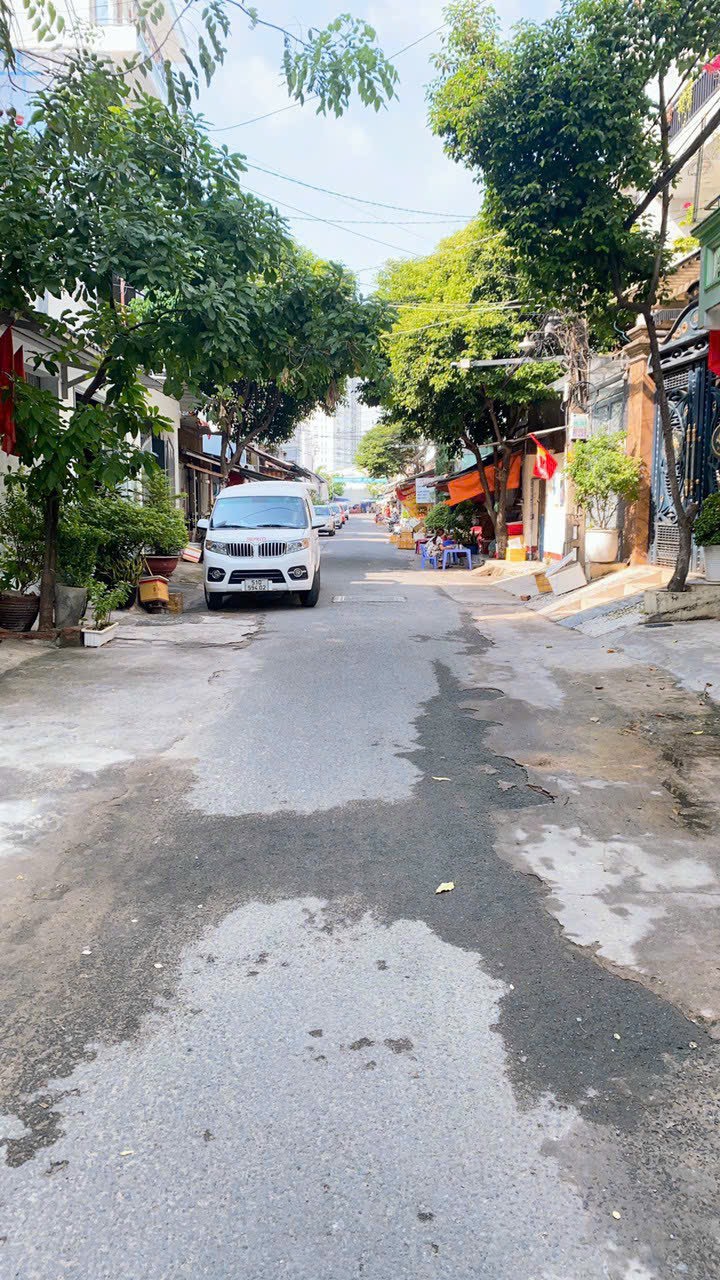 Hẻm 10m thông đường Thoại Ngọc Hầu Phường Phú Thạnh Dt 4mx18m 4 tấm giá 10 tỷ
