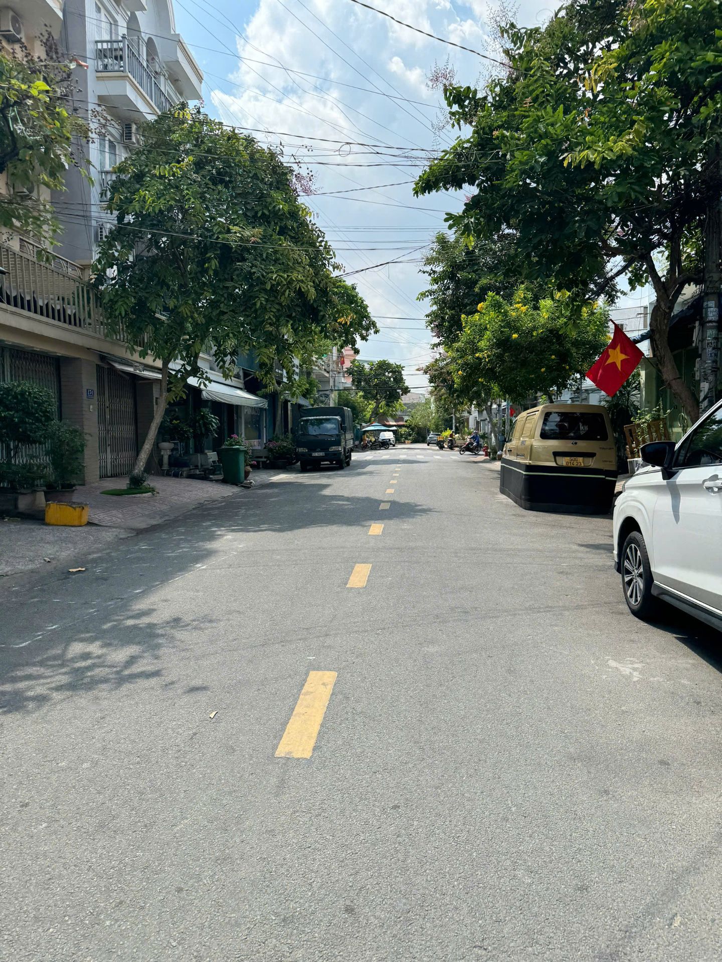 Mặt tiên Đường Đỗ Bí ( 4x18,3m), Nhà cấp 4. Giá 9,7 tỷ,Đường 14m thông