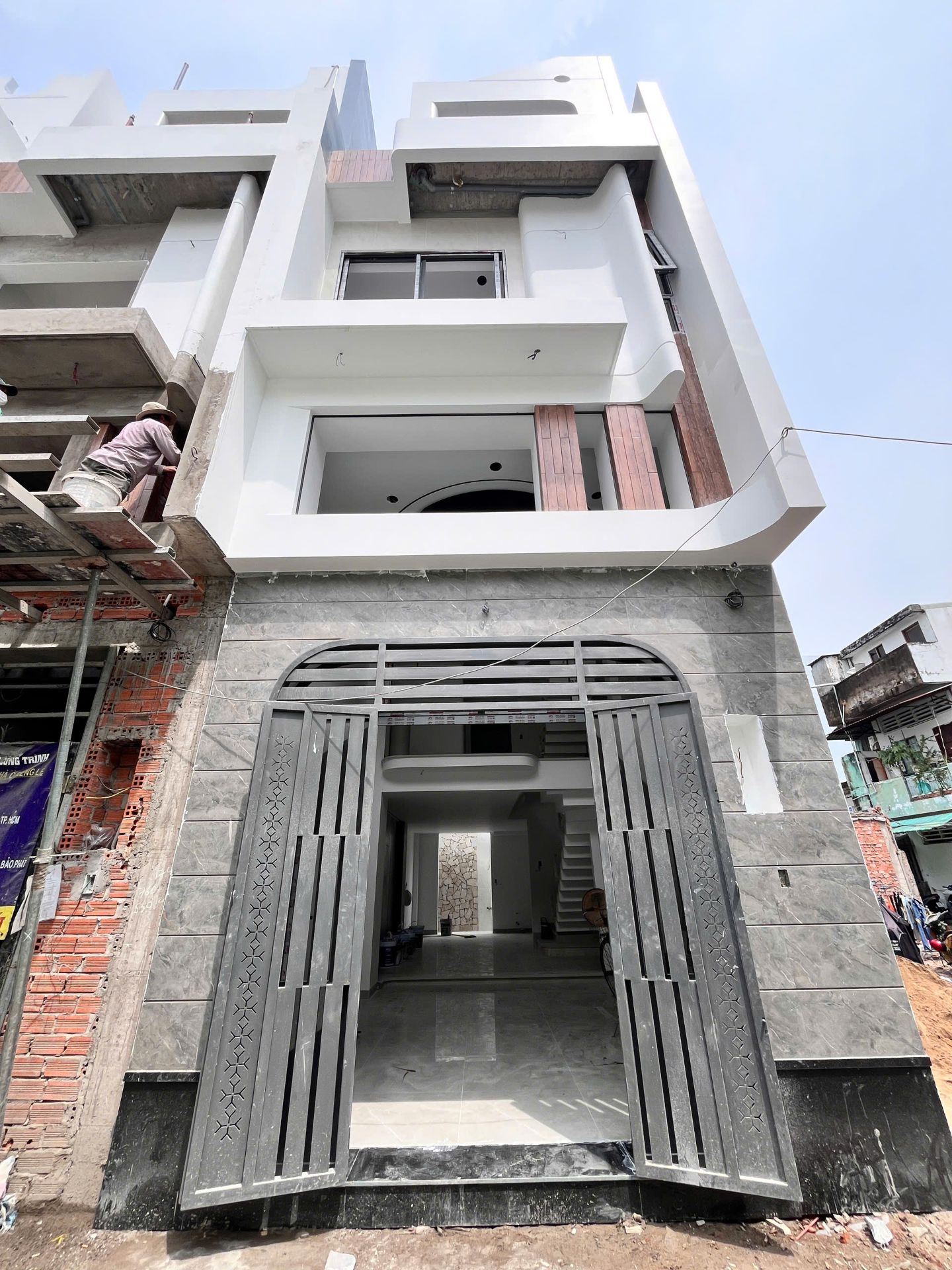 Nhà mới 100% - 3,5 Tầng Dt: 4,2x14,3m Giá 7,6 Tỷ - Đường Trần Văn Cẩn Quận Tân Phú Giáp quận 11