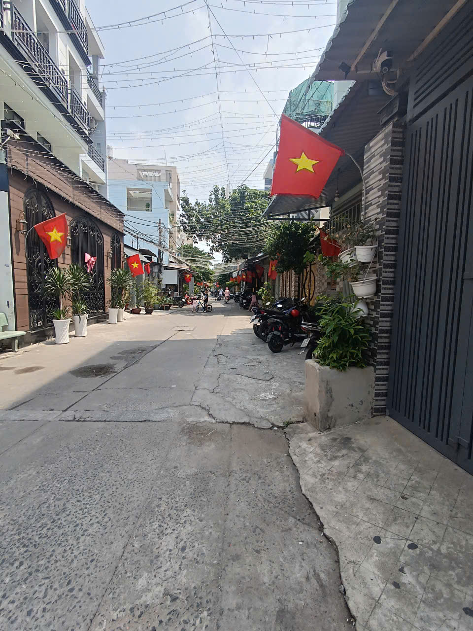 Hẻm 7m khu Nguyễn Súy gần chợ Tân Hương Dt 4mx20m cấp 4 giá 6,3 tỷ
