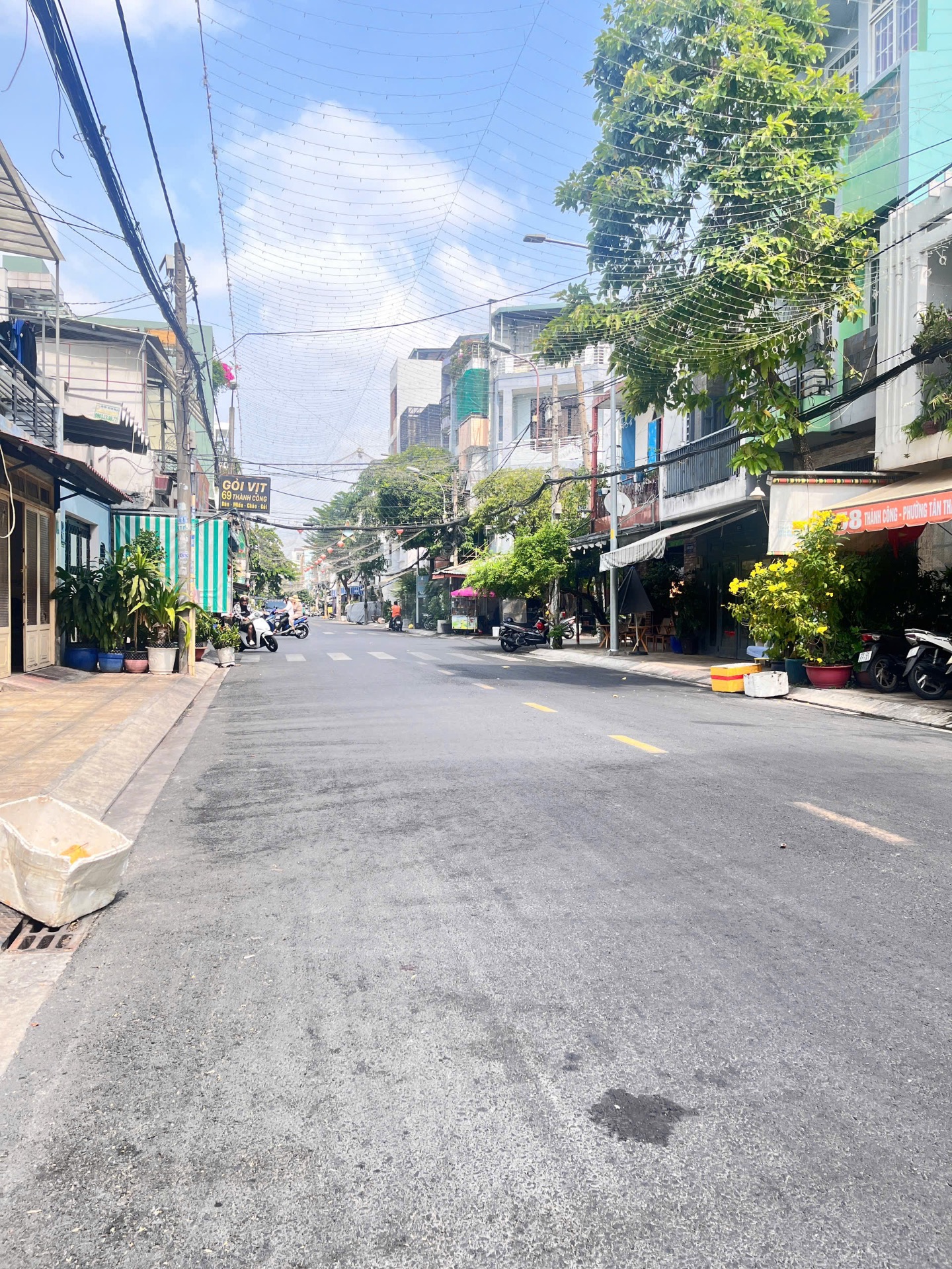 Nhà mặt tiền đường Thành Công, phường Tân Thành, quận Tân Phú. (DT: 4x18m Cấp 4). Giá 11.5 tỷ