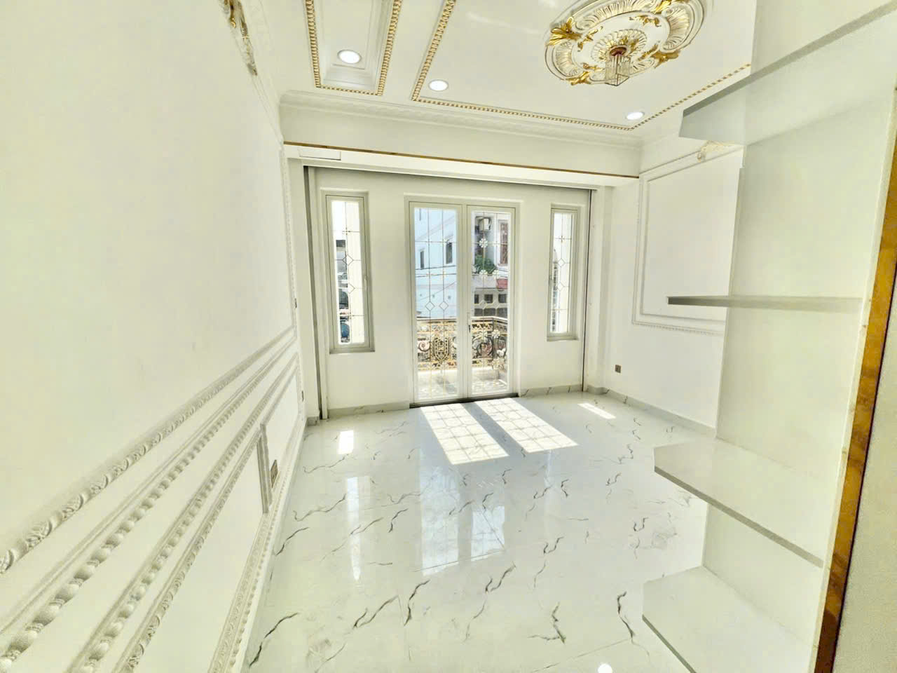 Hẽm công viên P Tân Sơn Nhì ( 4x18m) 2 lầu,sân thượng. Giá 9,6 tỷ