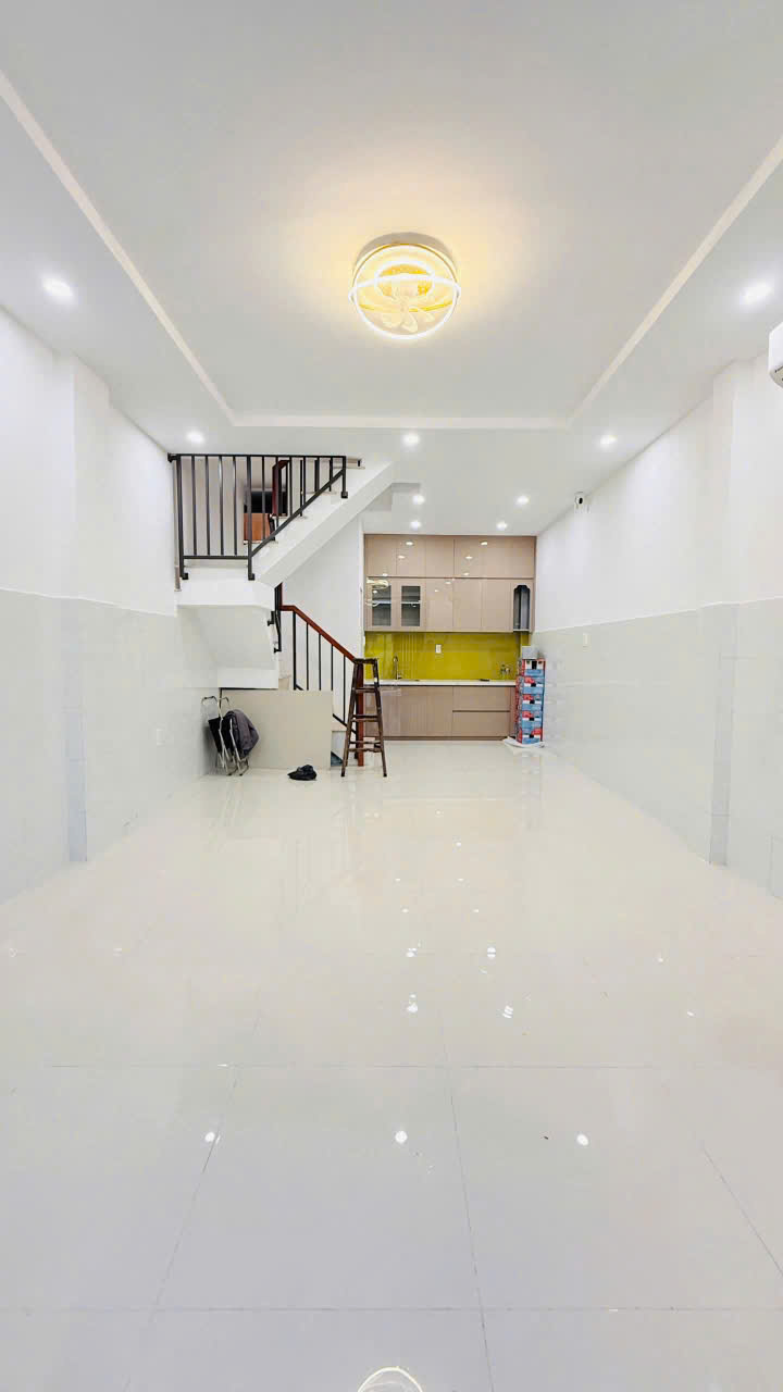 Bán Nhà Lầu DT: 4x10m Hẻm 1/ Đường Hoà Bình, P. Hiệp Tân, Giá: 5 tỷ