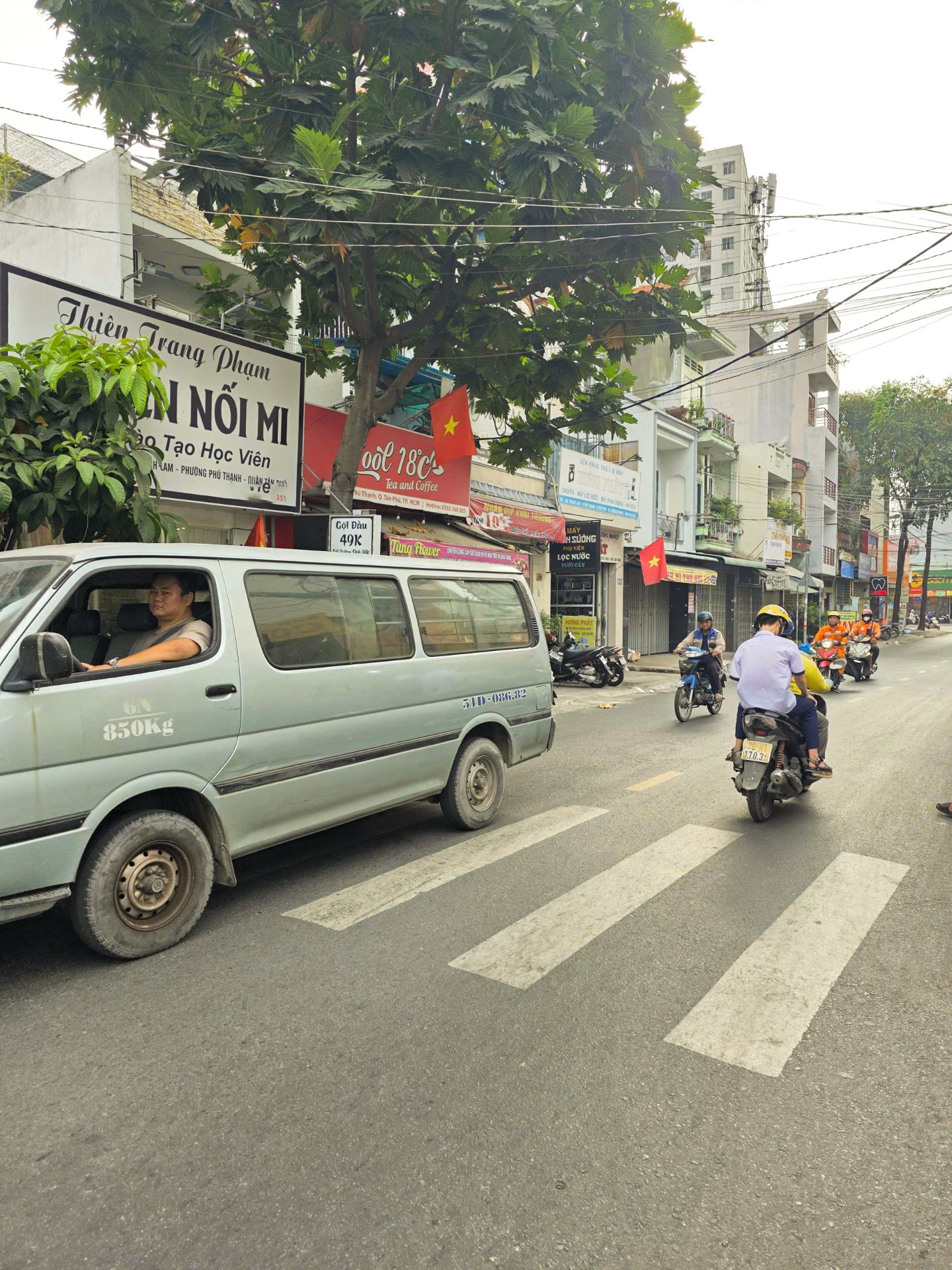 Mặt Tiền đường Tây Sơn - Ngay Tân Hương - DT: 4x17m - Nhà Cấp 4+lửng - Giá : 10.5 Tỷ Tl
