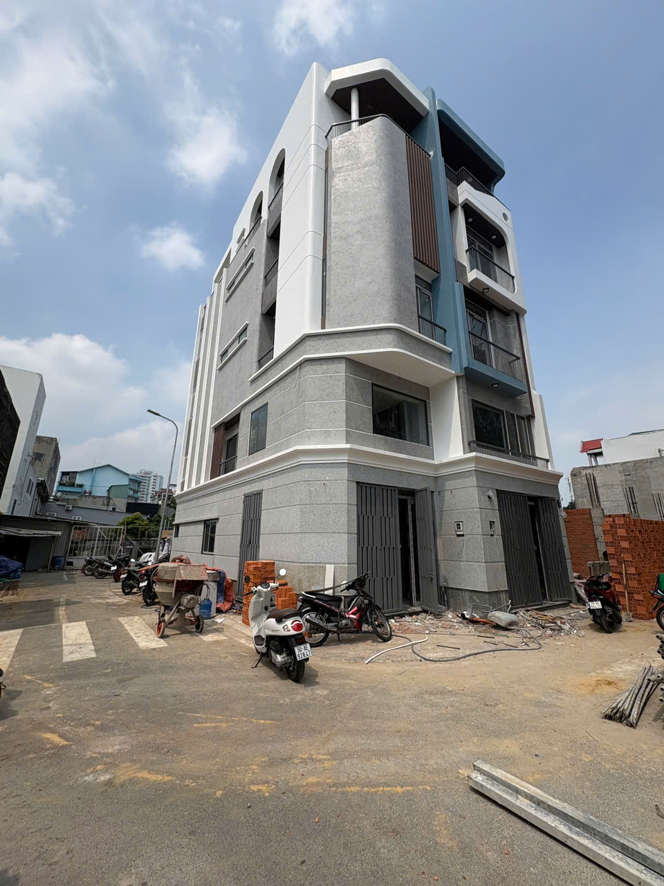 🔥BÁN NHÀ CĂN GÓC 2 MẶT TIỀN KHU PHÂN LÔ HẺM 413 LÊ VĂN QUỚI - 4X13M - TRỆT LỬNG 2 LẦU SÂN THƯỢNG