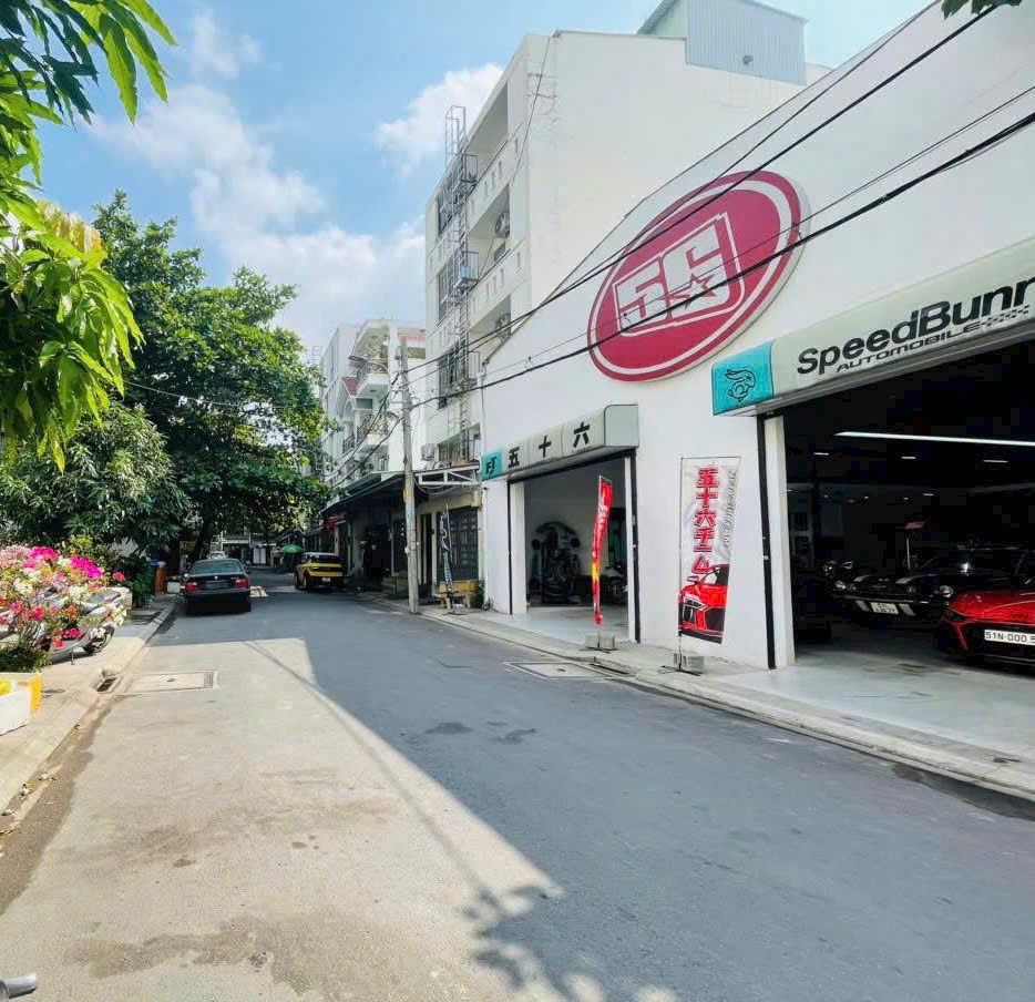 Nhà góc 2 mặt tiền đường Văn Cao,F Phú Thạnh, Tân Phú. DT 12x17m, cấp 4, đang cho thuê 30tr/tháng.