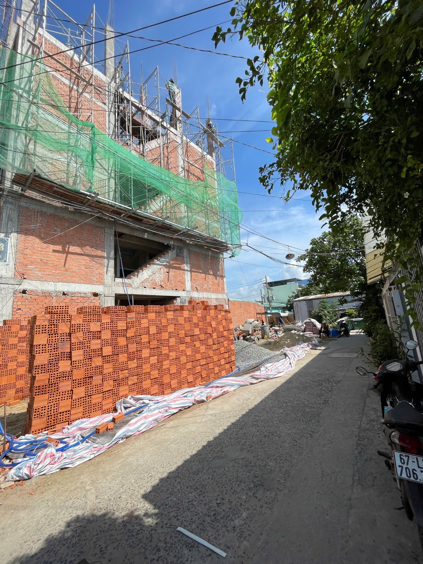 Bán đất 100m2 (6,8x15m) - Giá 9,6 tỷ , Đường Lê Trọng Tấn gần Aeon Tân Phú và trường Lê Thánh Tông