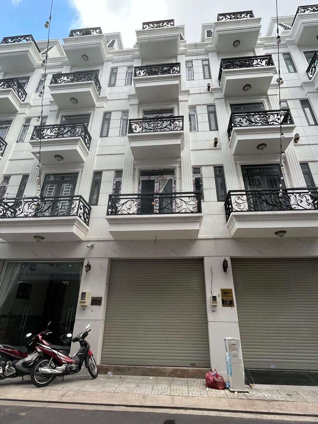 Bán Nhà Khu 212 Thoại Ngọc Hầu. Diện tích: 4x18m. Kết cấu: Nhà 3 lầu sân thượng
