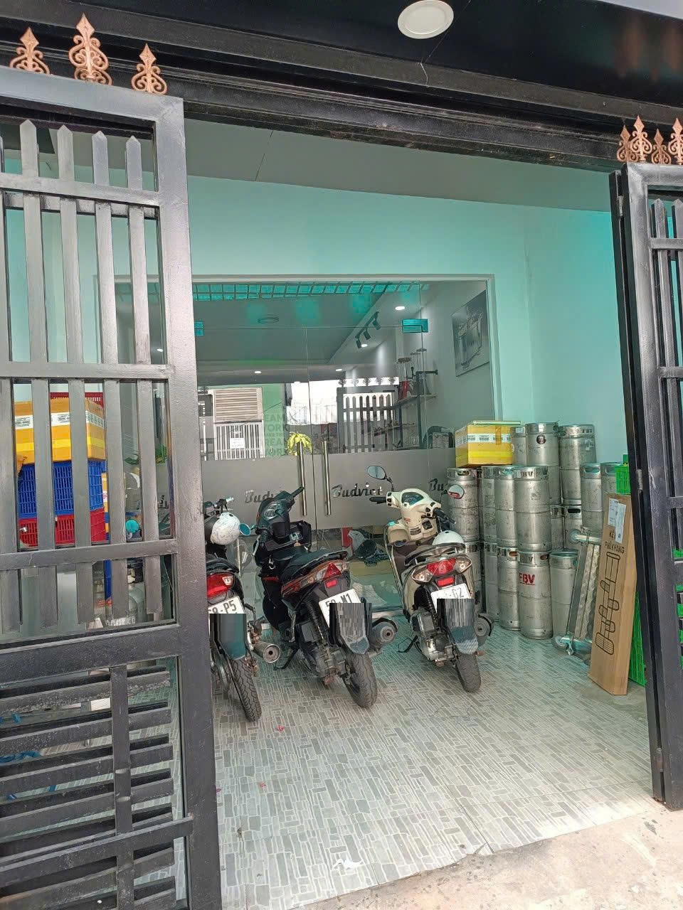 Bán ĐẤT Tặng NHÀ đường TÂN HƯƠNG, DT: 4x21m - Hẻm 1 sẹc gần mặt tiền. Giá: 8.3 tỷ TL