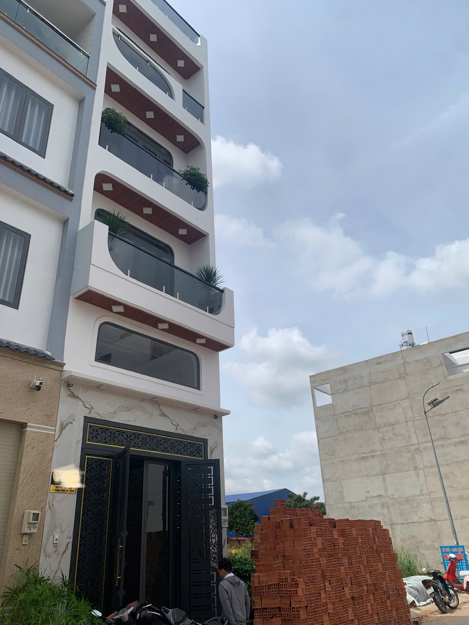 🔥Nhà 55 Tây Lân có thang máy Full NT 5 tấm chỉ 8T05 TL mạnh 5PN 6WC , A/c xách vali là ở ngay 🥰