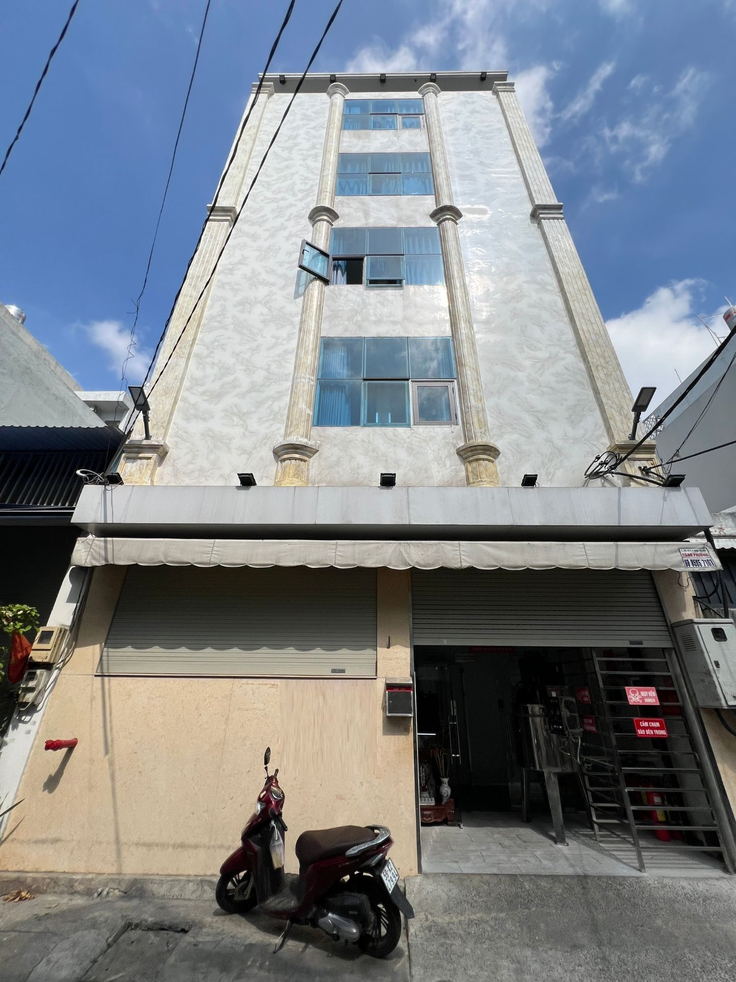 Nhà mới HXH 8m Lê Văn Quới - 8x17.6m - Trệt 3 Lầu ST - Thang Máy 850kg - Giá 18 Tỷ