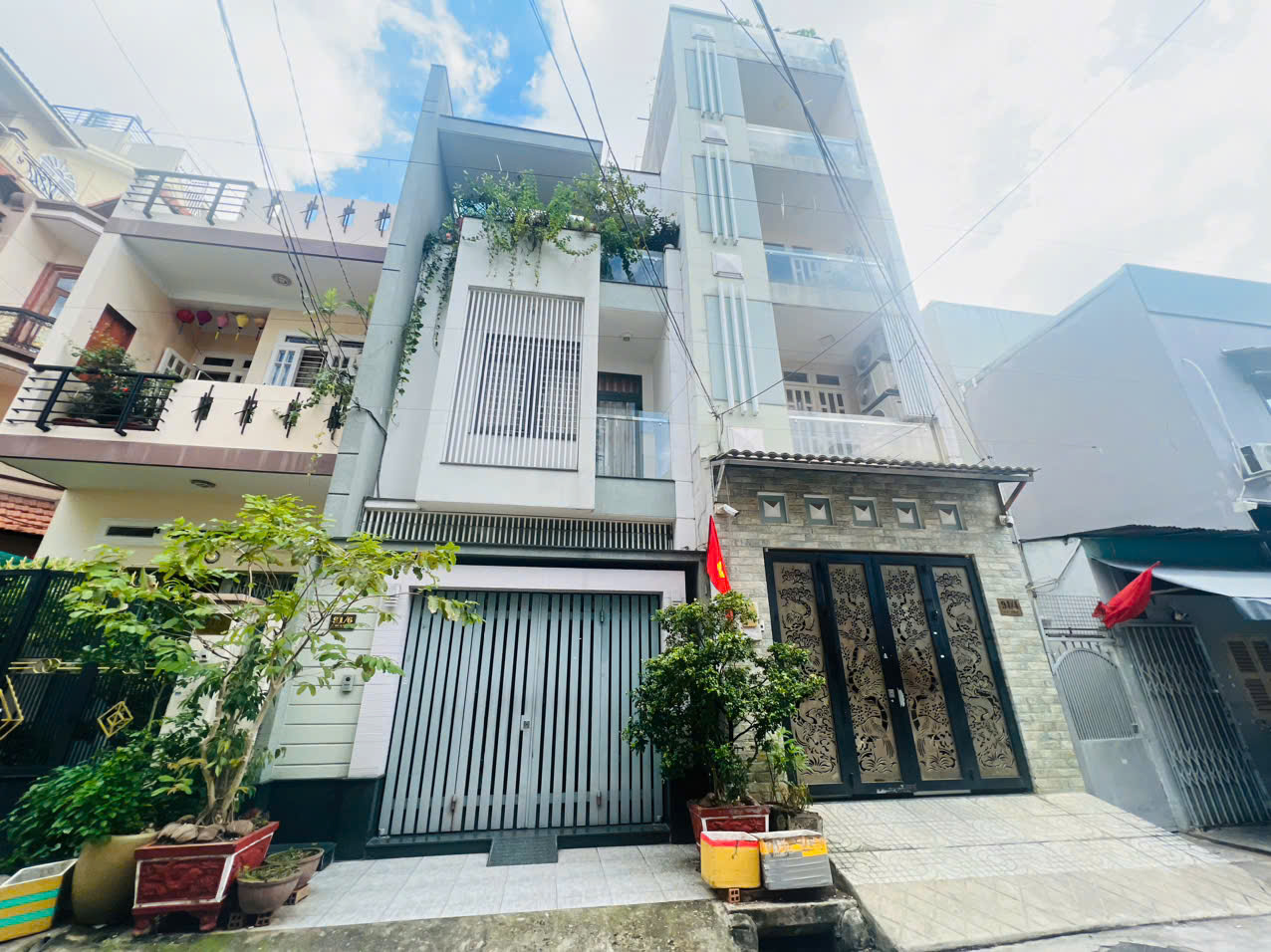 Nhà đẹp hẻm ô tô đường Lê Sát– 3 lầu sân thượng giá chỉ 10.9 tỷ TL ✨