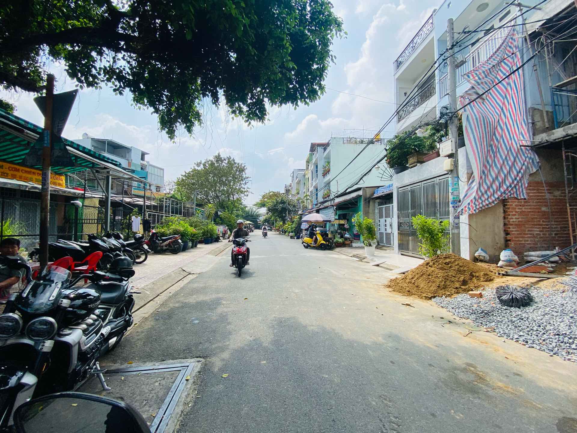 Hàng Hiếm - Ngang 6m Dài 13m,Hẽm 8m thông Phan Đình Phùng, nhà 2 lầu.P Tân Thành