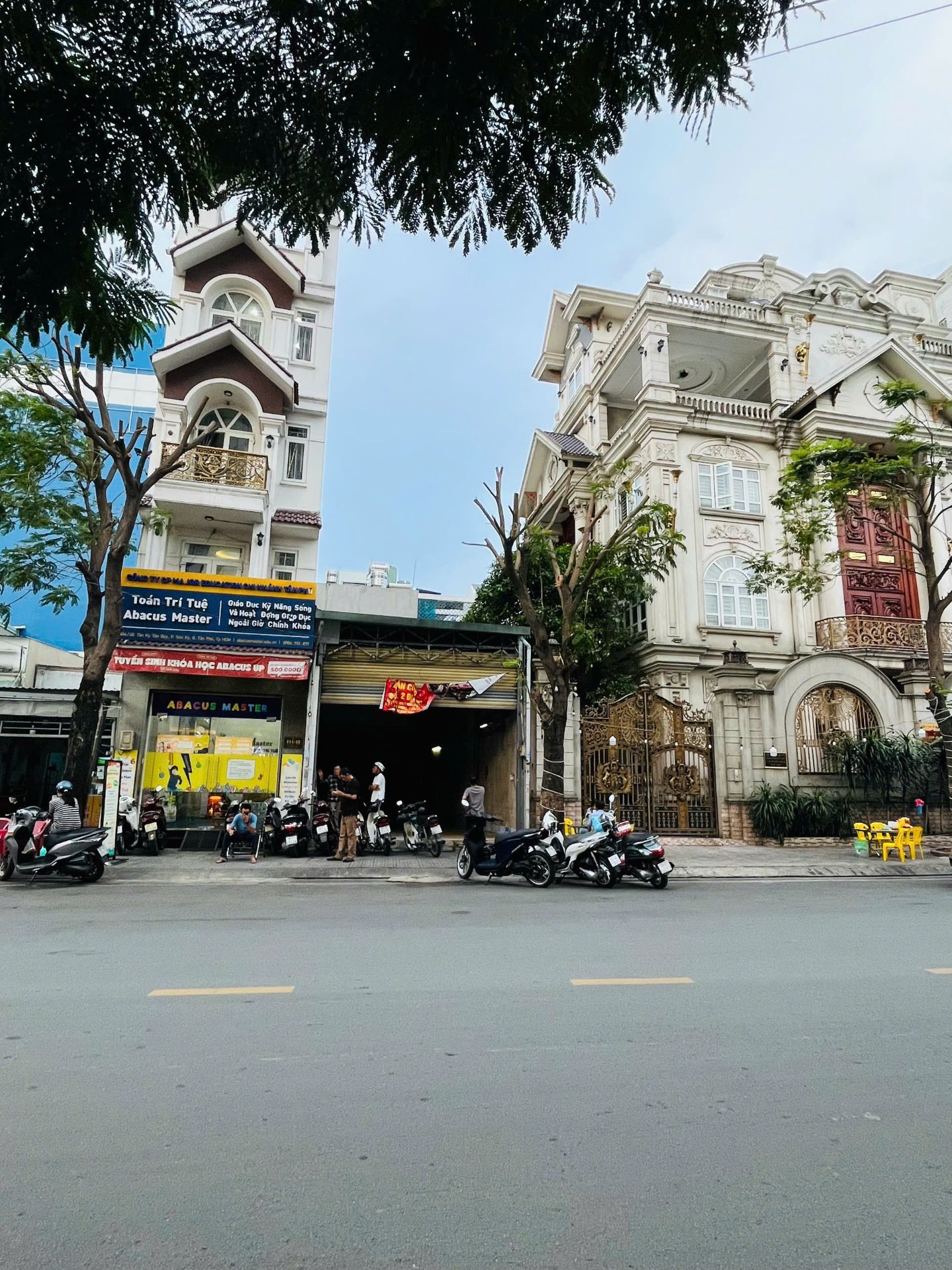Bán Đất đường nhựa 12m có lề Đối diện AEONE (5.2x18m vuông Cấp 4 tiện xây mới) 16 TỶ