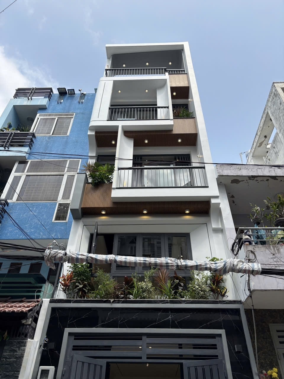 BÁN NHÀ CÓ THANG MÁY – FULL NỘI THẤT CAO CẤP – MÃ LÒ – Gần đường Lê Văn Quới, khu dân cư hiện hữu