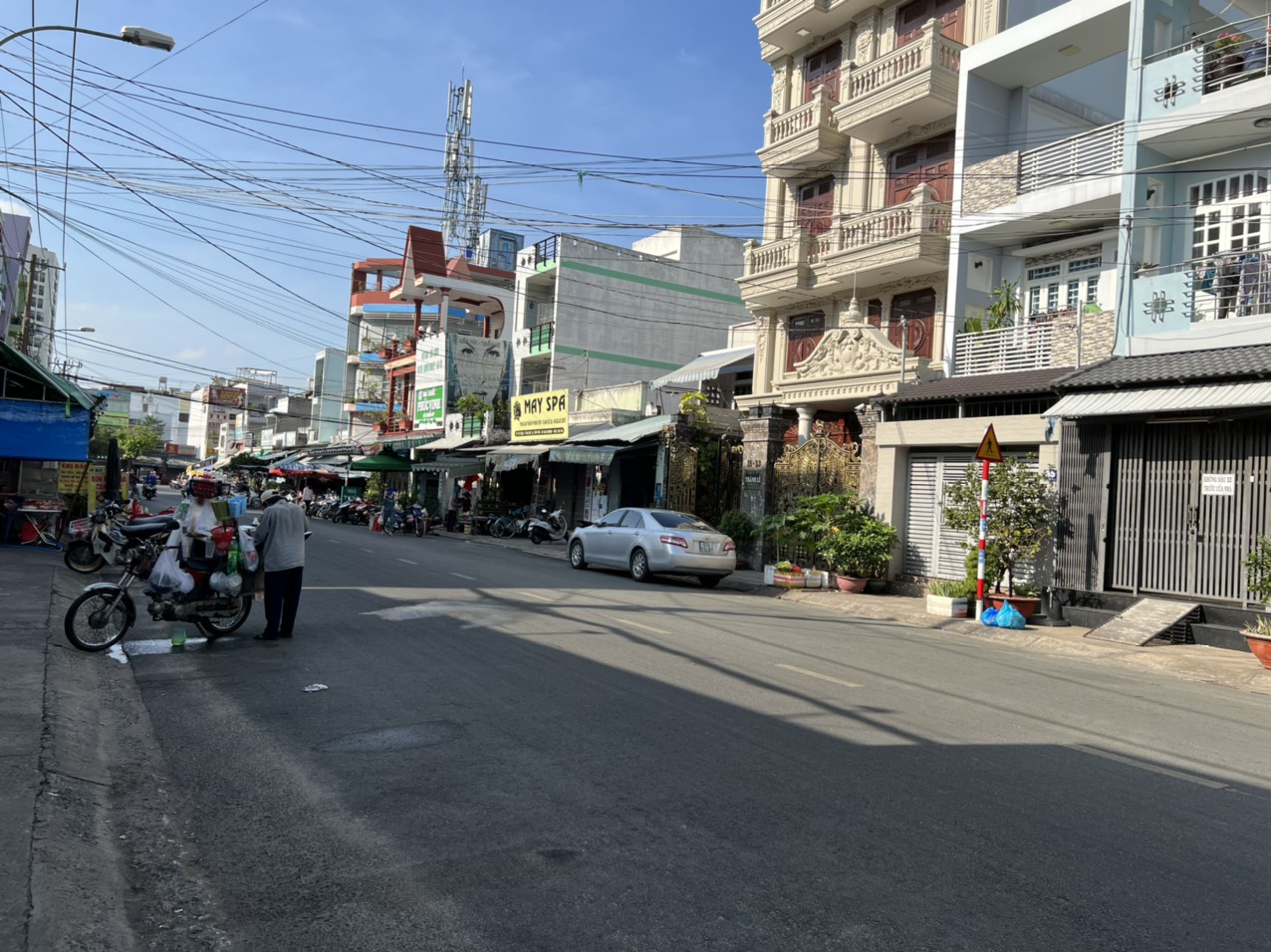 - Bán nhà MTKD Tây Sơn , 4m x 18m ,đúc 3 lầu , giá 13.9 tỷ , P.Tân Quý, Q.Tân Phú .