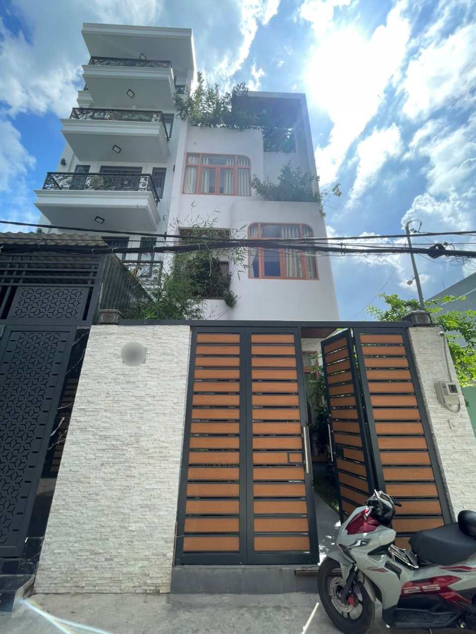 Nhà 3 Lầu Lê Trọng Tấn – Gần 100m² – 4PN – Chỉ 10 Tỷ