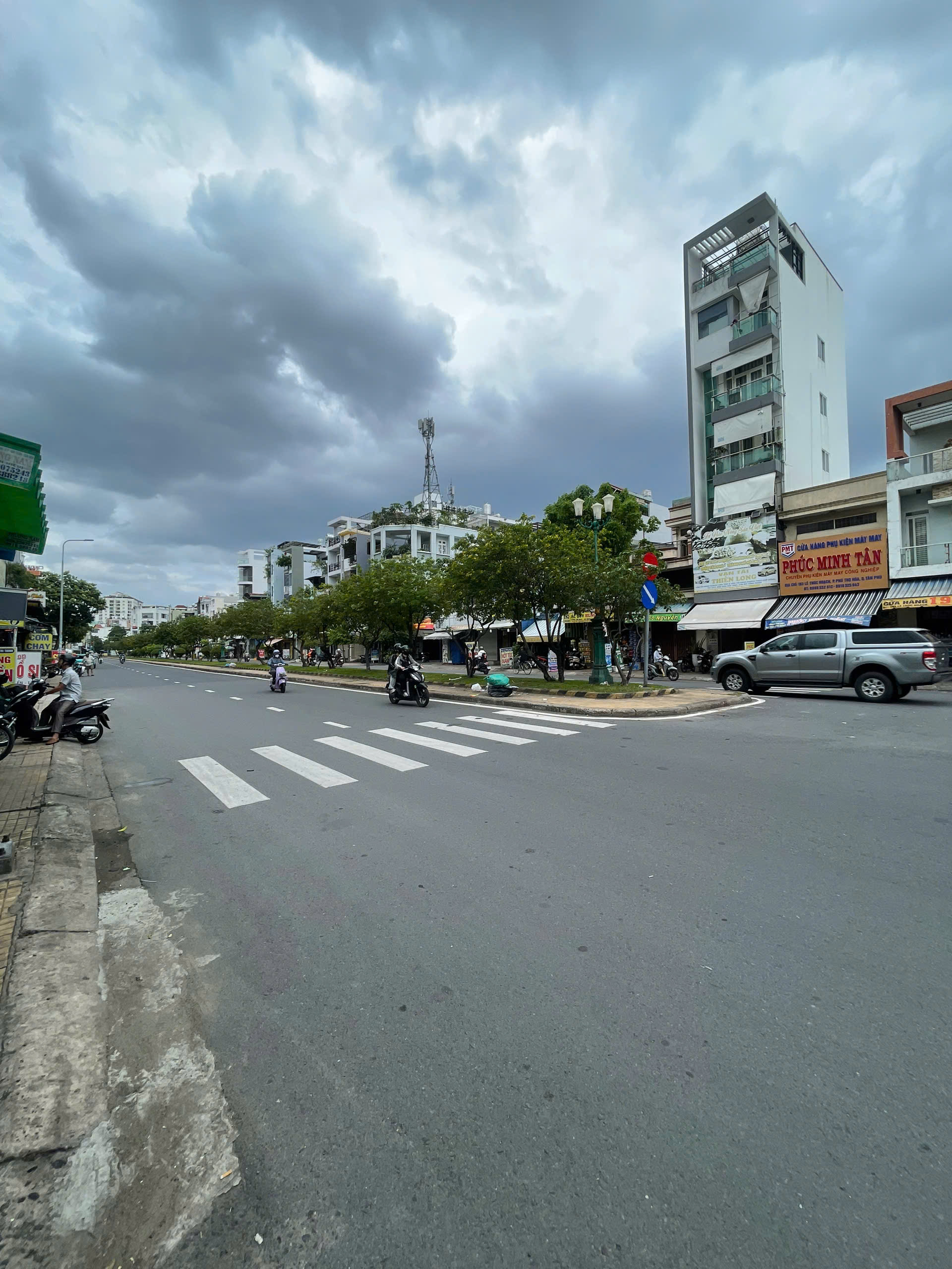 Bán Nhà 2 Lầu ST DT: 4x12m Hẻm 1/ Đường Lê Thúc Hoạch, P. Tân Quý, Giá: 8.2 tỷ