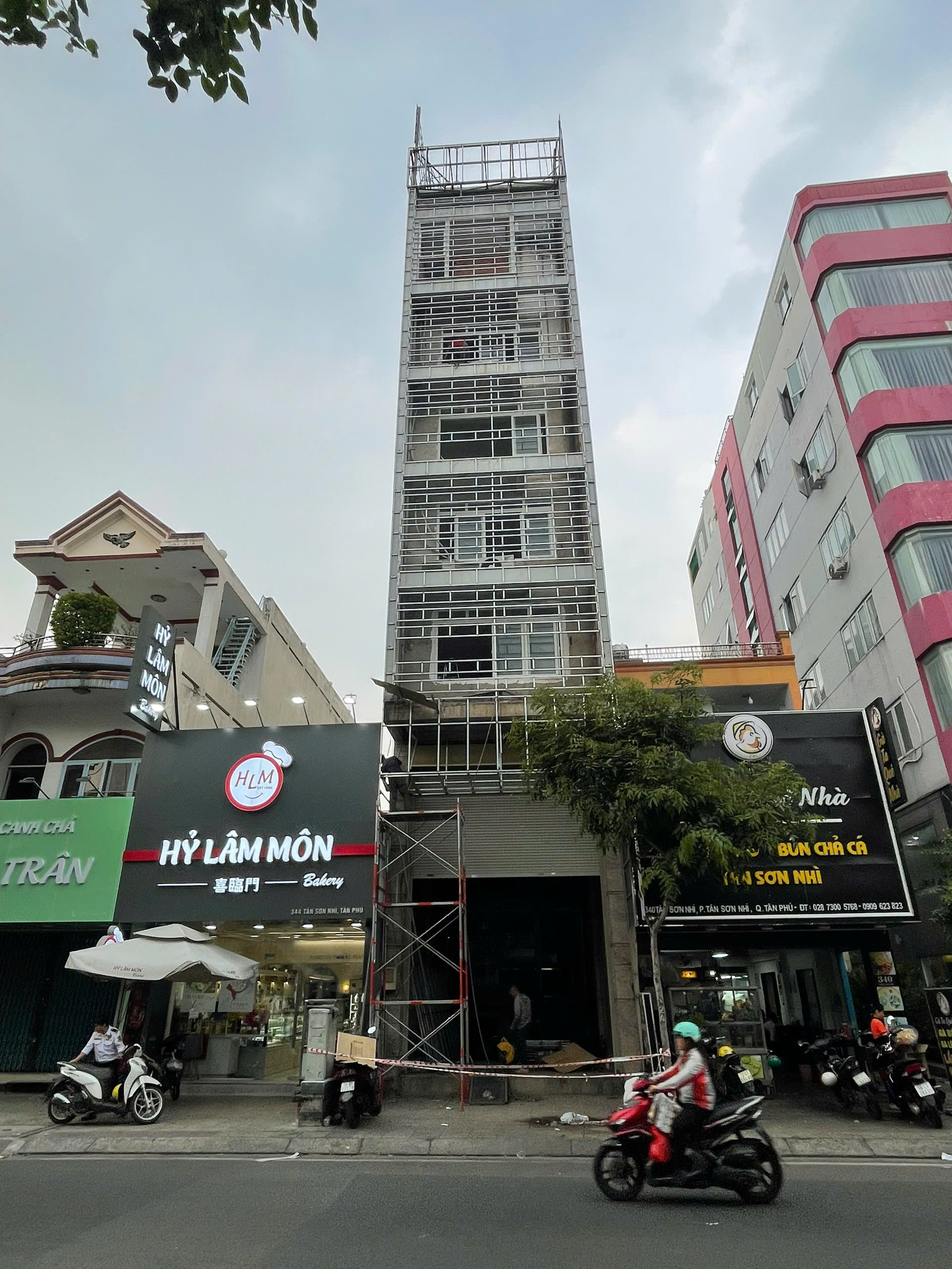 TÒA NHÀ BUILD-IN 9 TẦNG CÓ HẦM DT: 5X28M / 137M2 - 25 CĂN HỘ DỊCH VỤ ĐƯỜNG TÂN SƠN NHÌ- GIÁ 36 TỶ