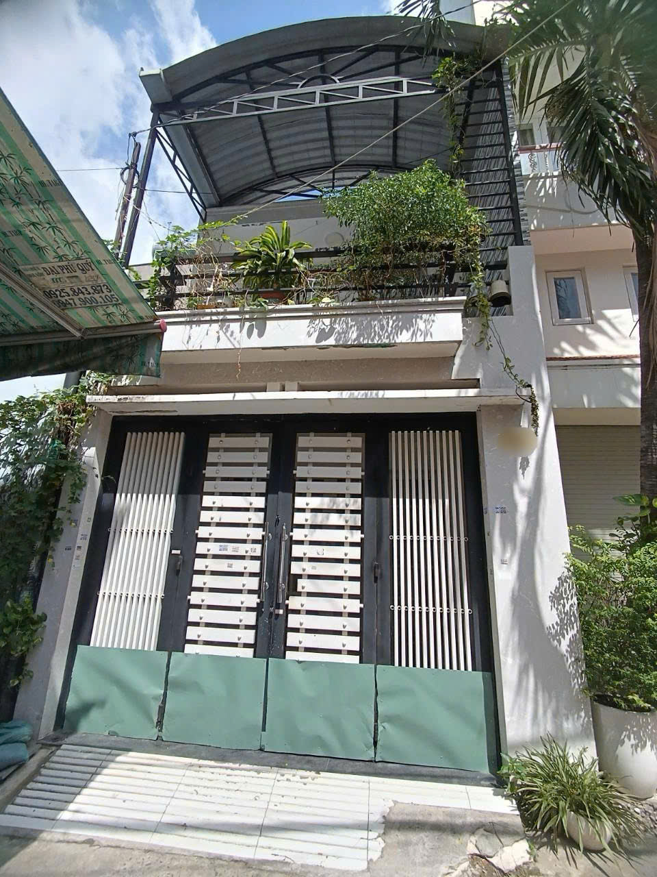 NHÀ MỚI ĐẸP - CÁCH 1 CĂN RA MẶT TIỀN - GẦN SIÊU THỊ AEON MALL - GIÁ 6,4 TỶ