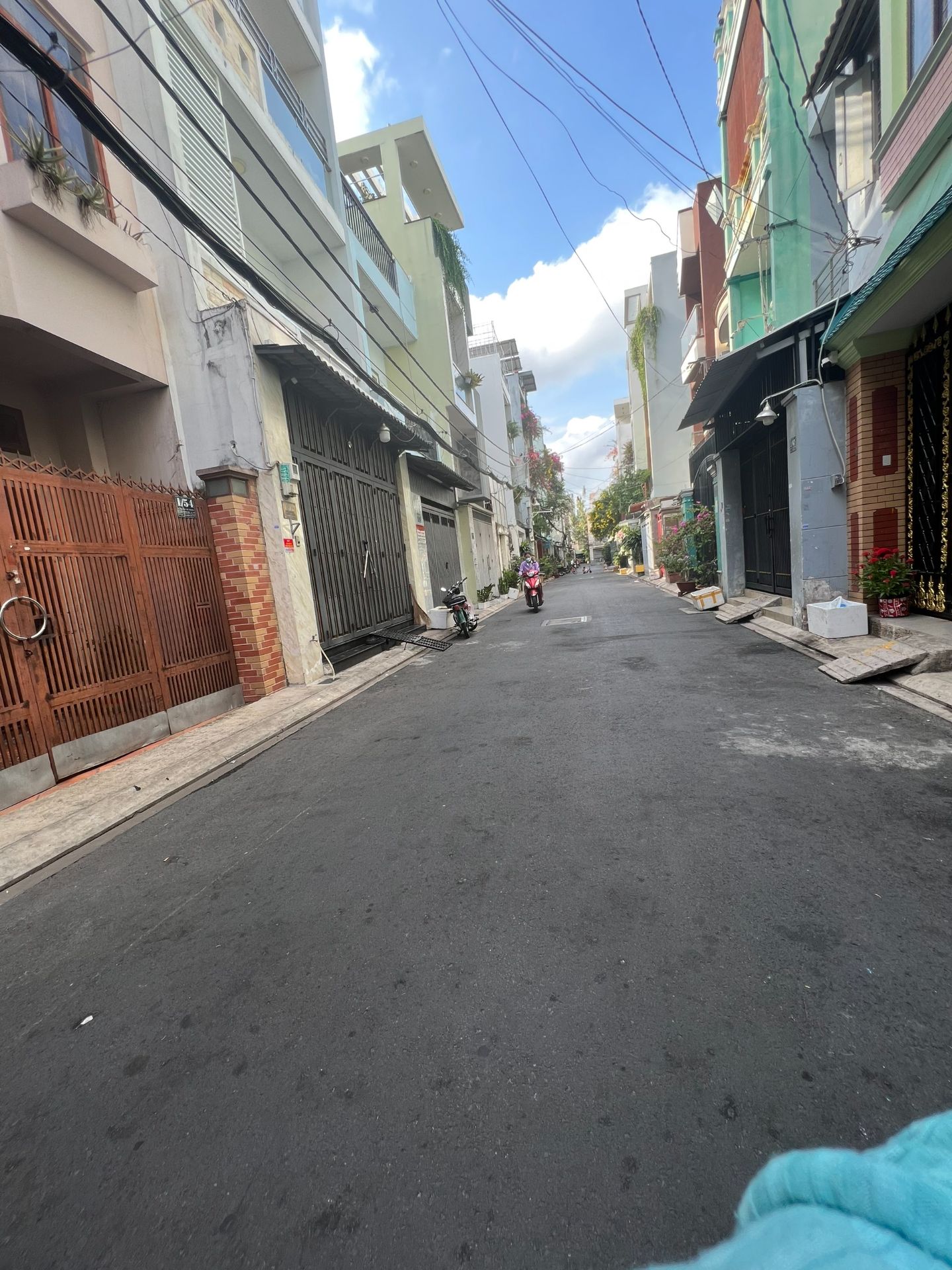 NHÀ ĐẸP HẺM XE HƠI NGUYỄN THẾ TRUYỆN TÂN PHÚ - VỊ TRÍ SÁT MẶT TIỀN - DIỆN TÍCH ĐẸP 4.05M X 13.65M -