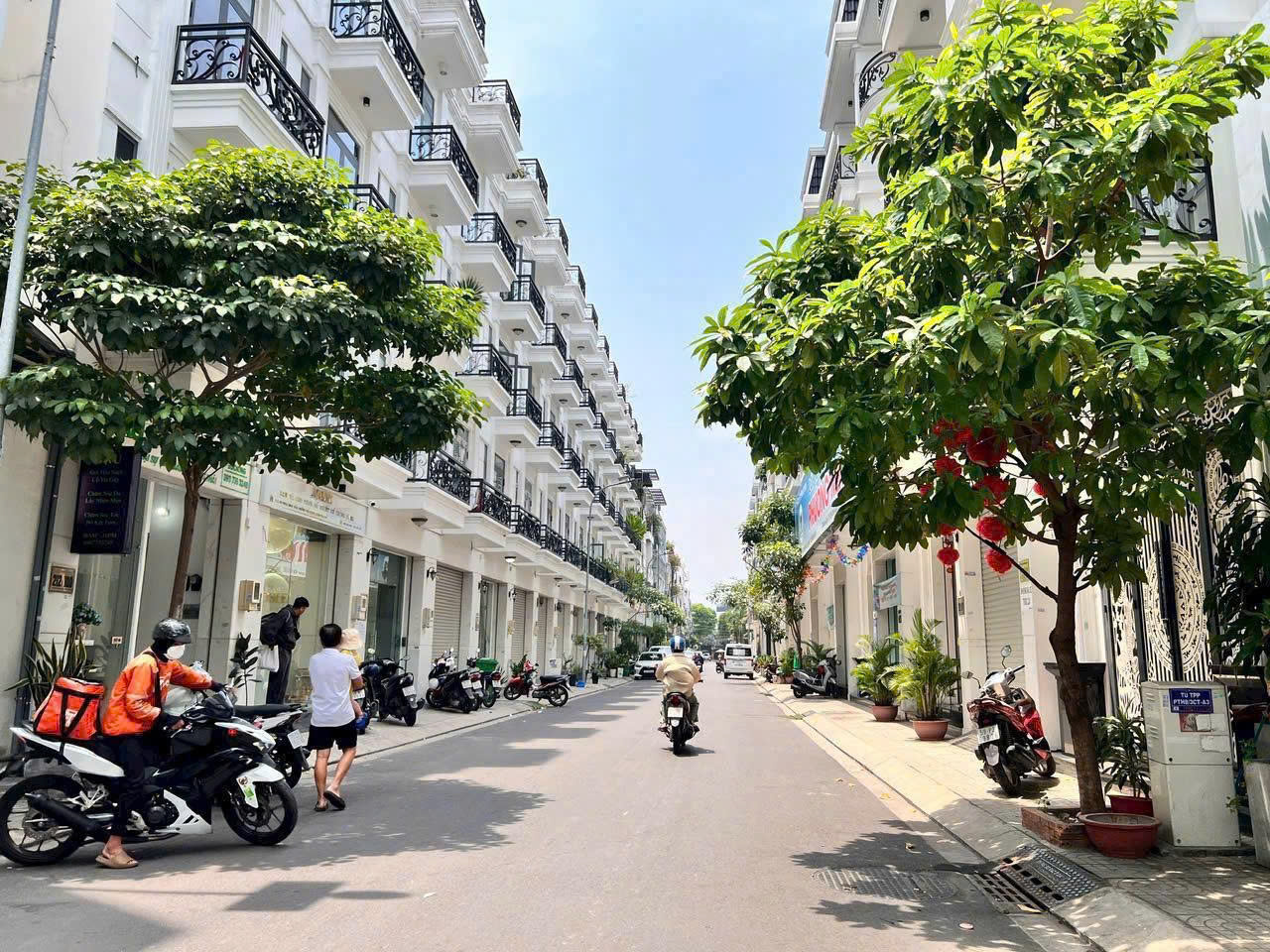KHU BIỆT THỰ NGUYỄN SƠN - TÂN PHÚ ( 4X18M, 4.5 TẦNG ) GIÁ TỐT 11 TỶ